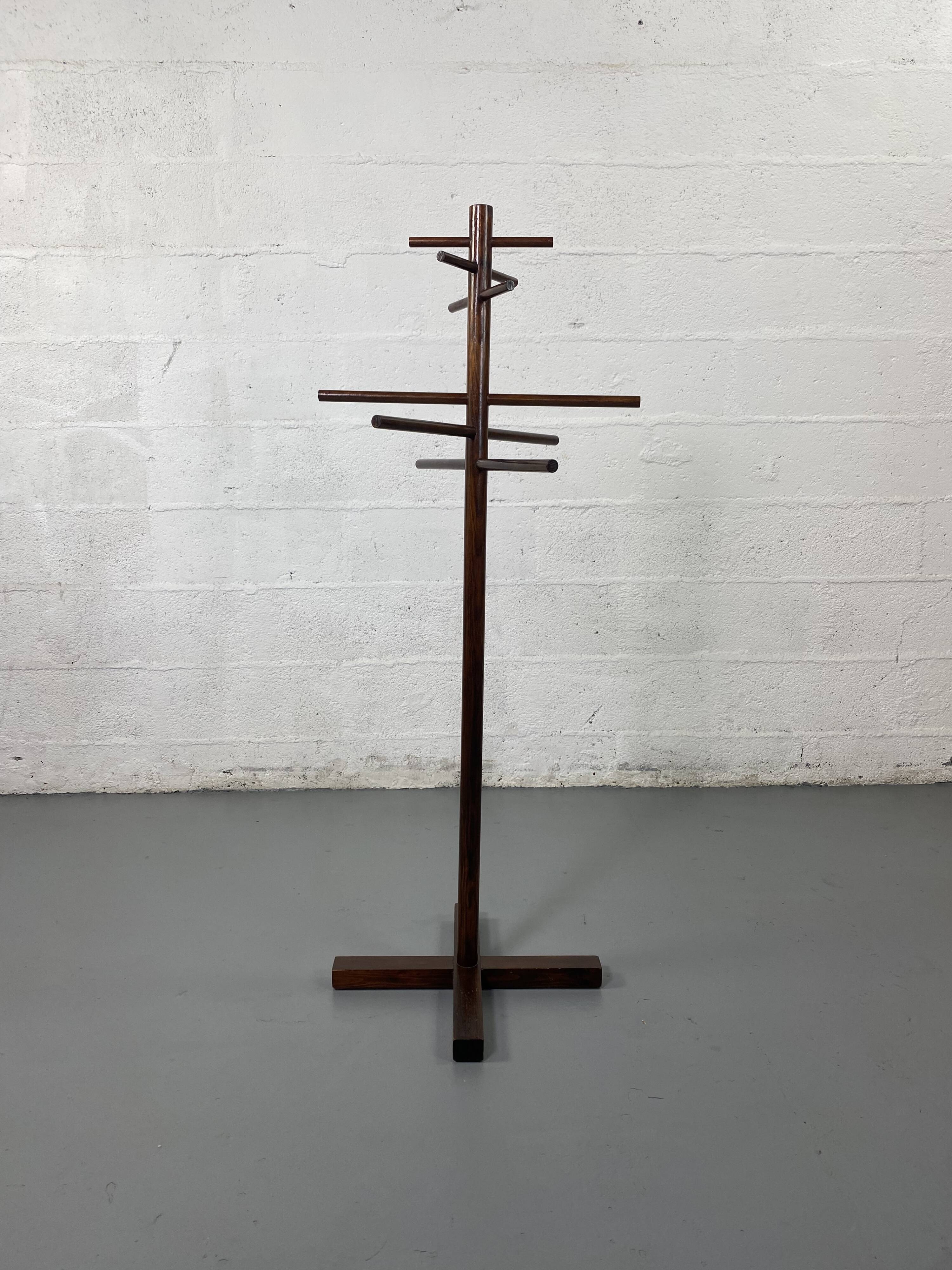 Porte manteau à pied ou valet de chambre