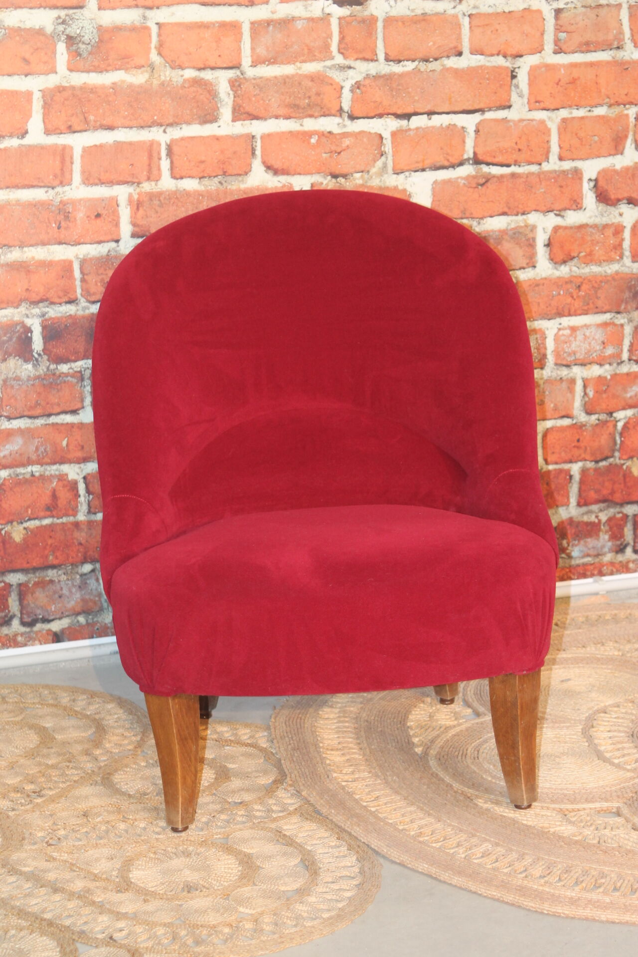 Red velvet toad armchair