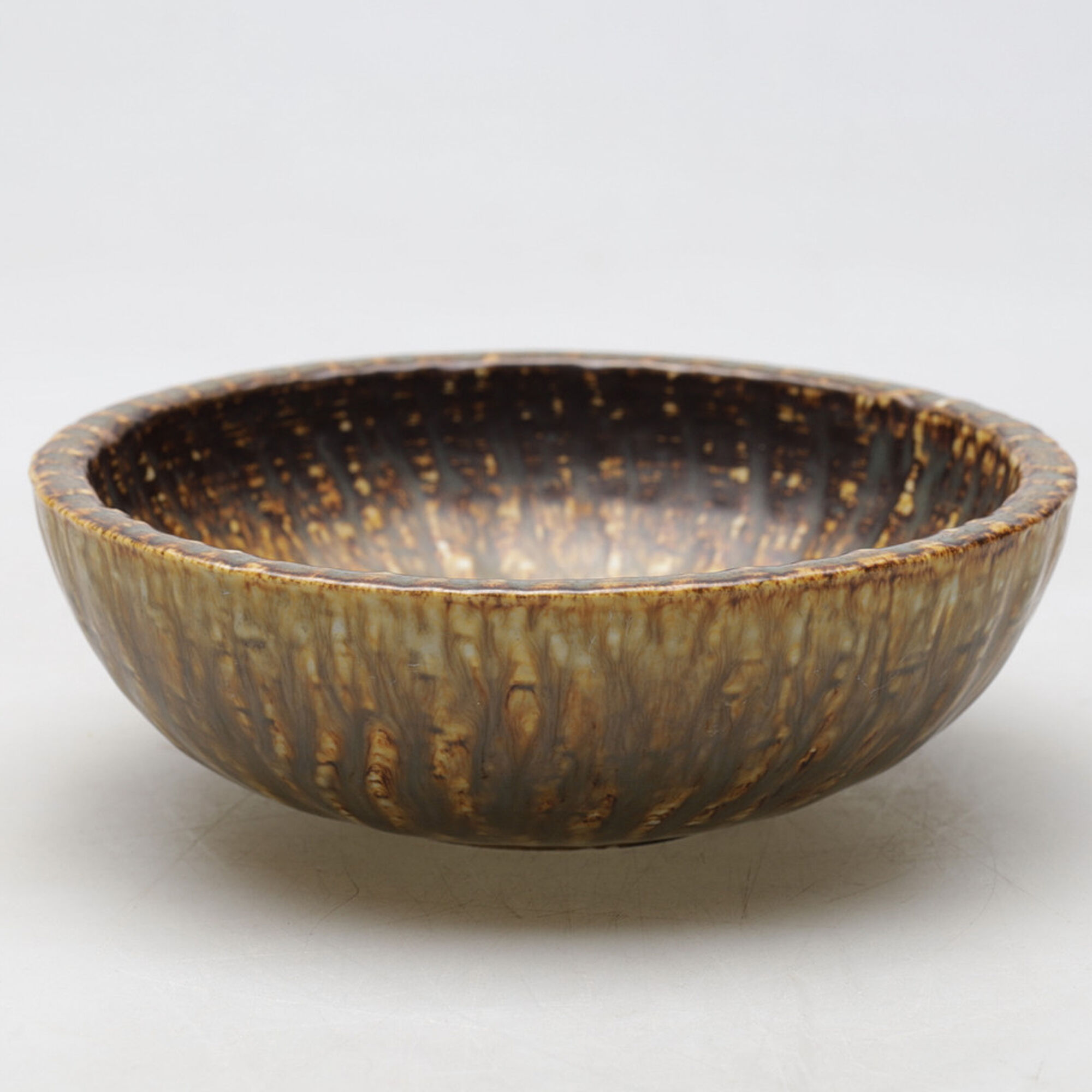 Ceramic bowl gunnar nylund. stoneware, rörstrand, 1950s.