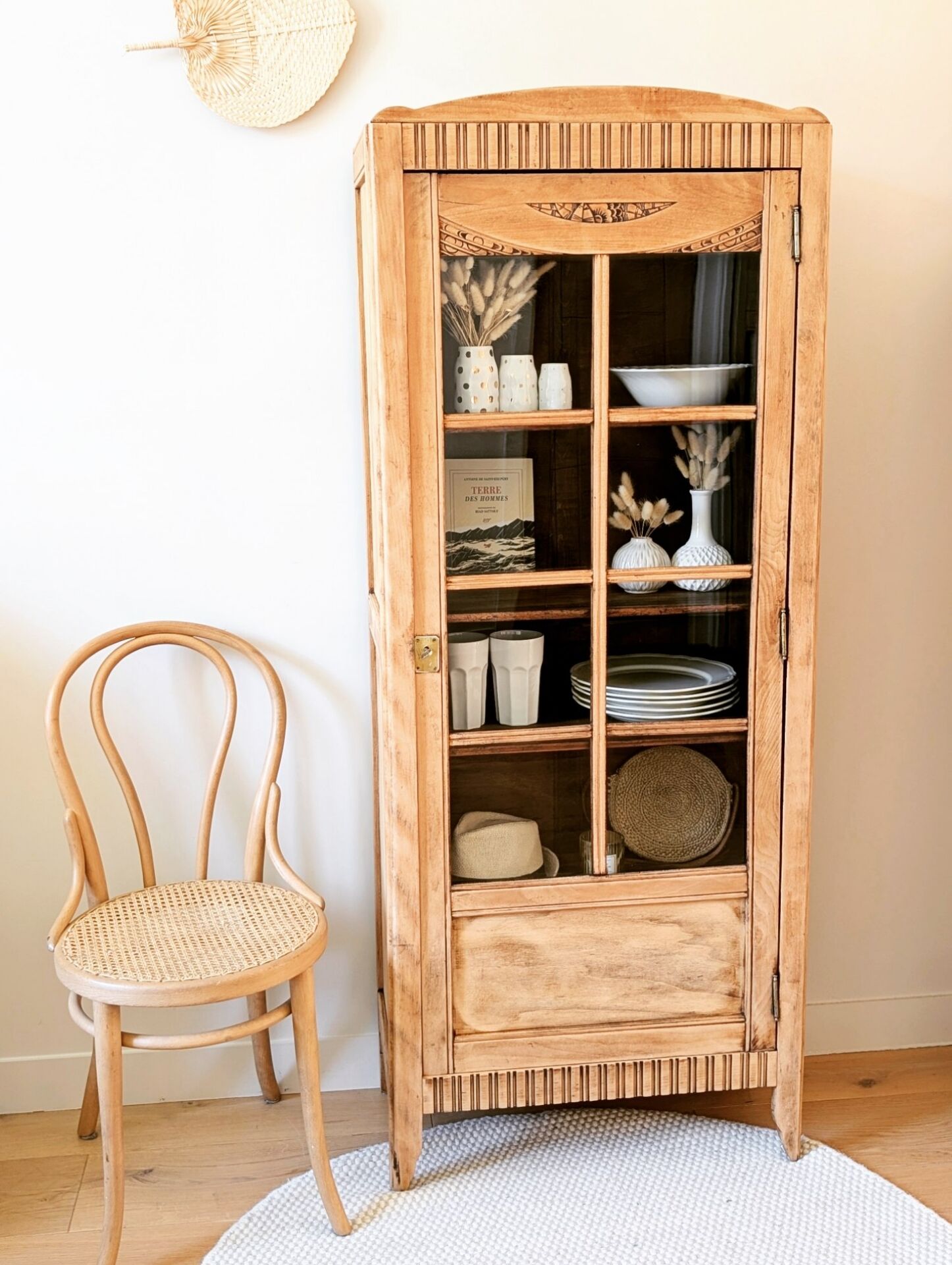Armoire bonnetière Art Déco vitrée