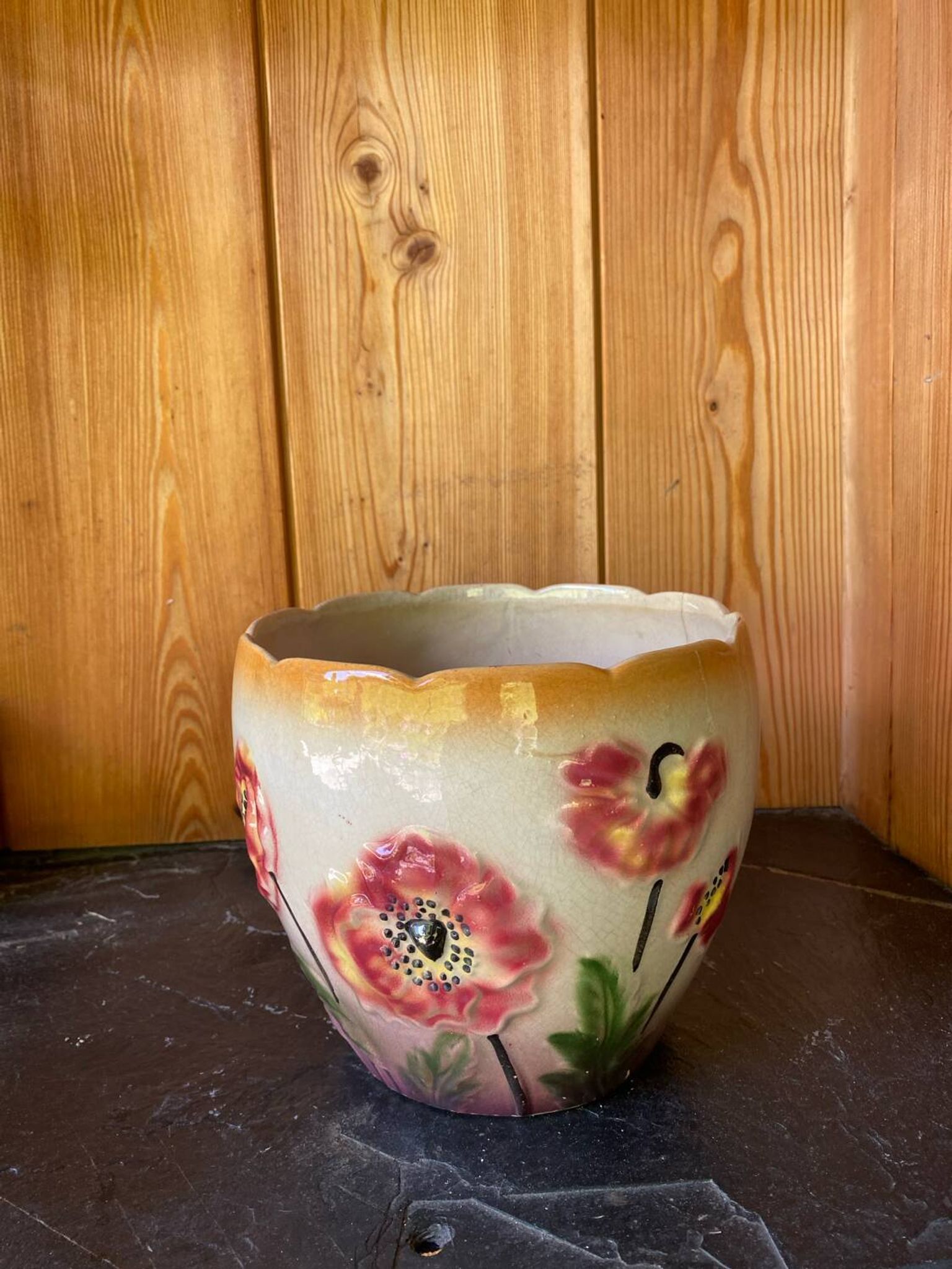 Cache pot en faïence barbotine