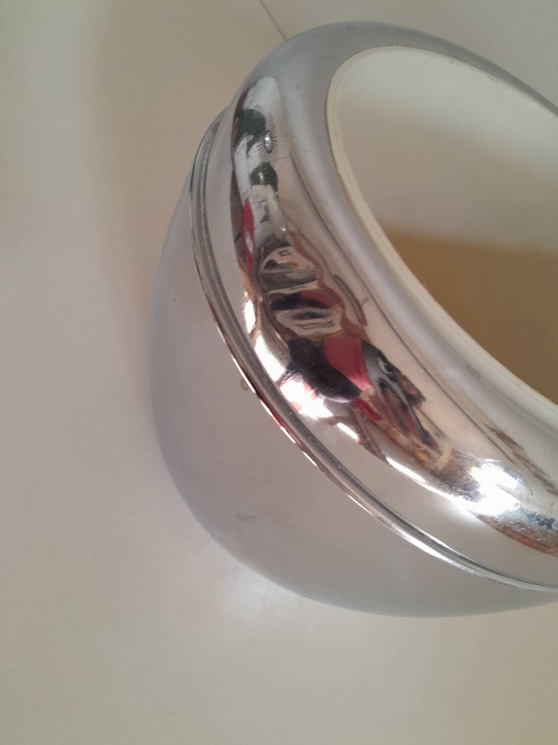 Pear-shaped ice bucket