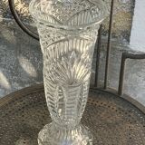 Lot de deux grands vases en verre transparent moule, sur pieds, vintage