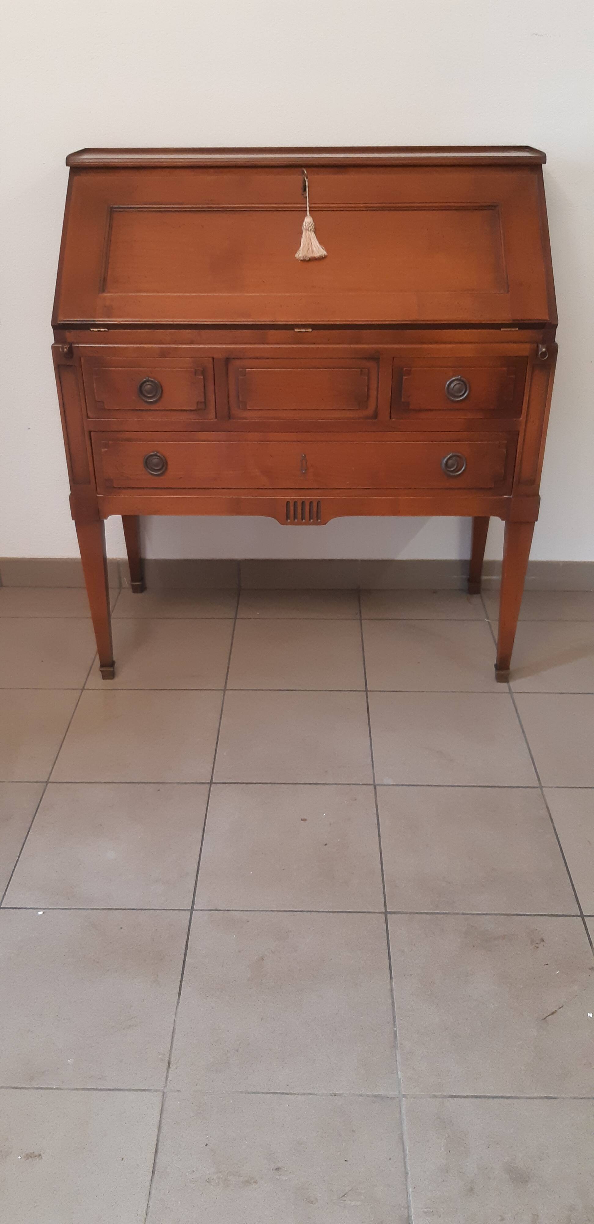 Sloping secretary, Louis XVI style donkey back desk, very good 20th century copy