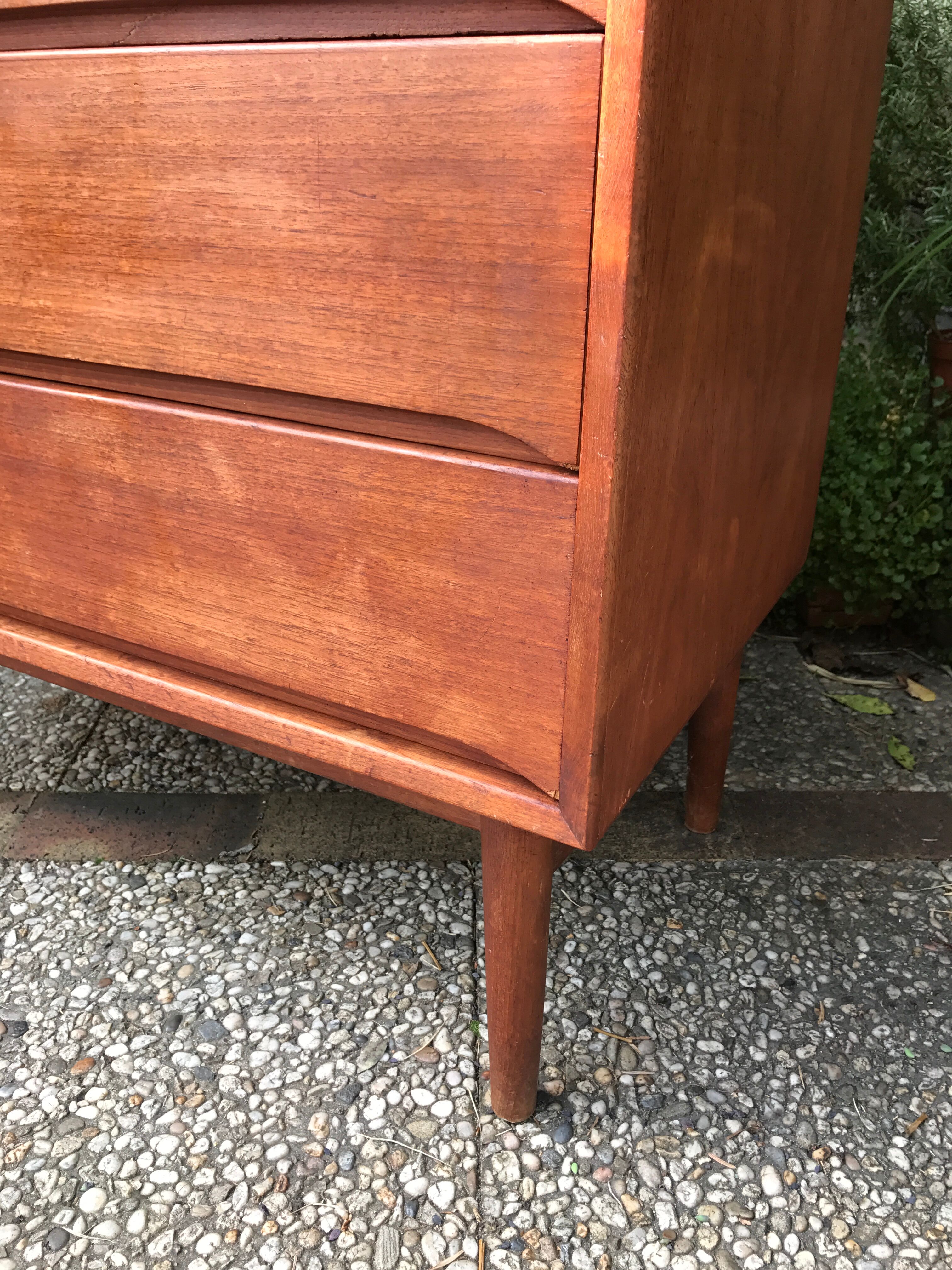 Scandinavian chest of drawers