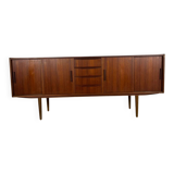 Buffet en teck avec portes coulissantes et tiroirs – Mid-Century