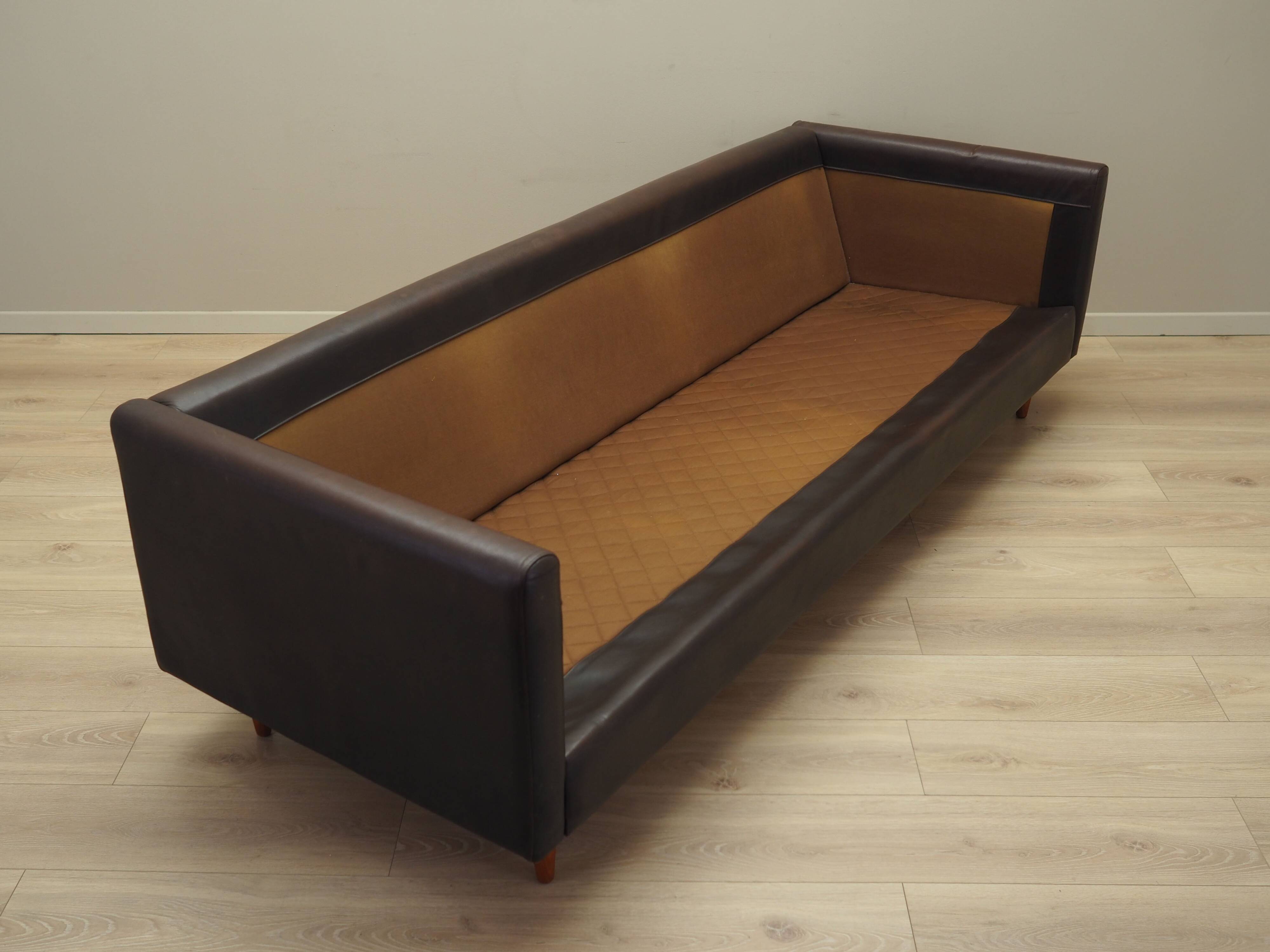Canapé en cuir marron, design danois, années 1960, production : Danemark