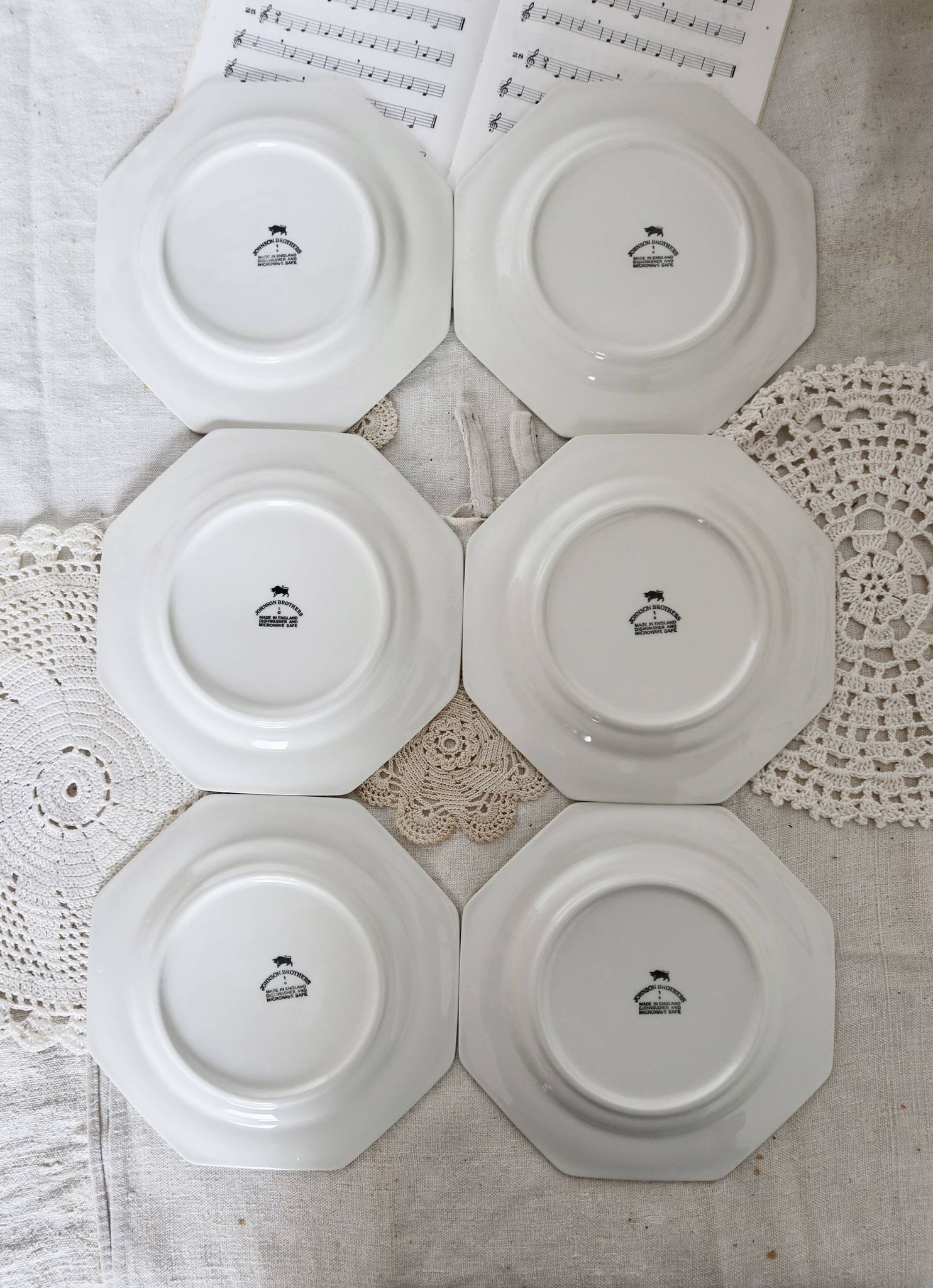 6 assiettes à dessert vintage octogonales à décor perlé, Johnson Brothers