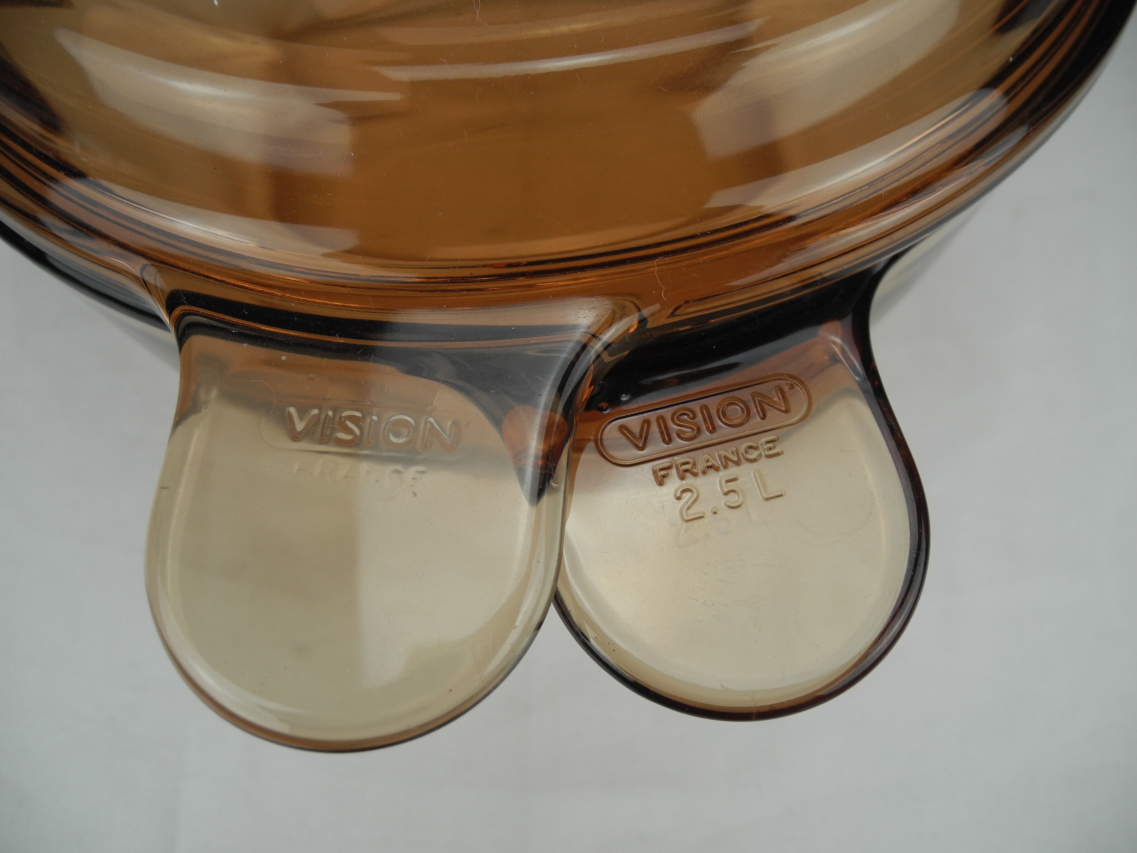 Old amber vision flat casserole dish 2.5l