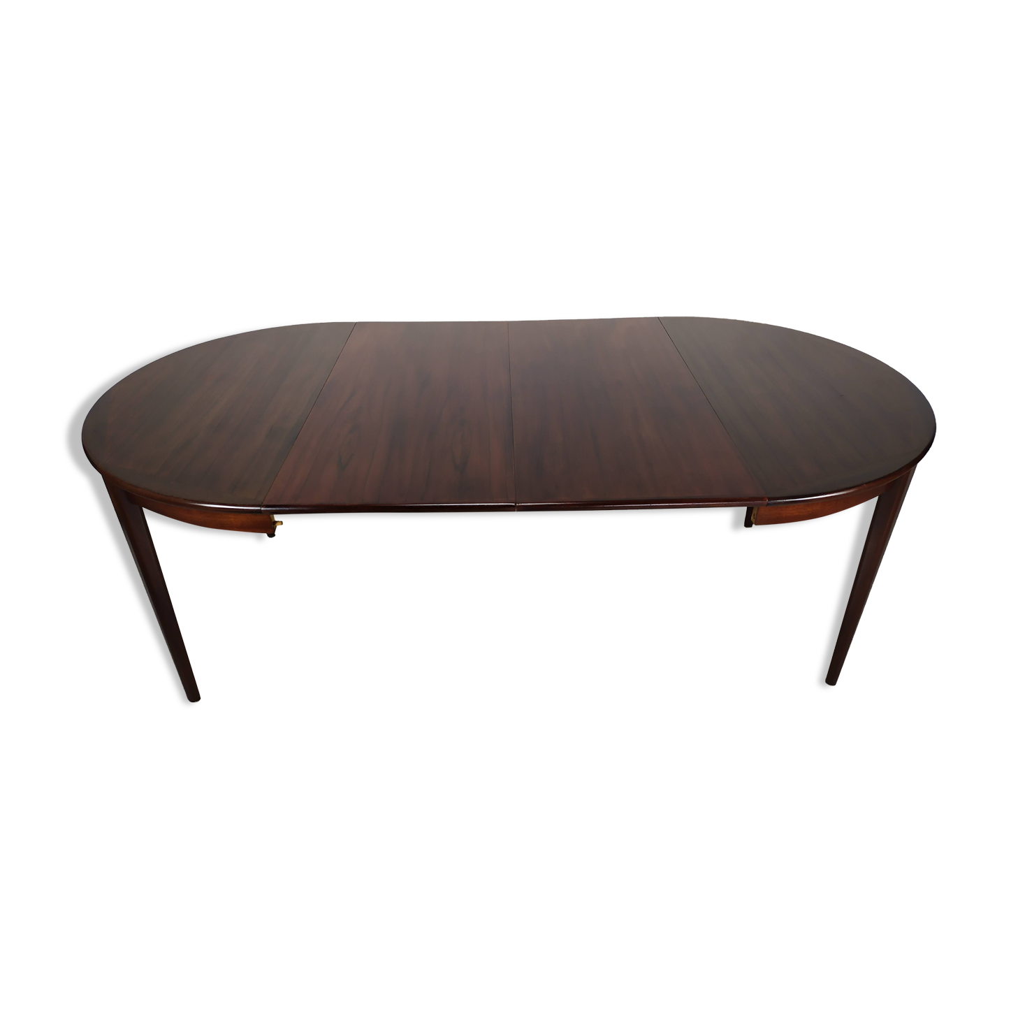 Scandinavian extendable table