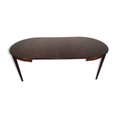 Scandinavian extendable table