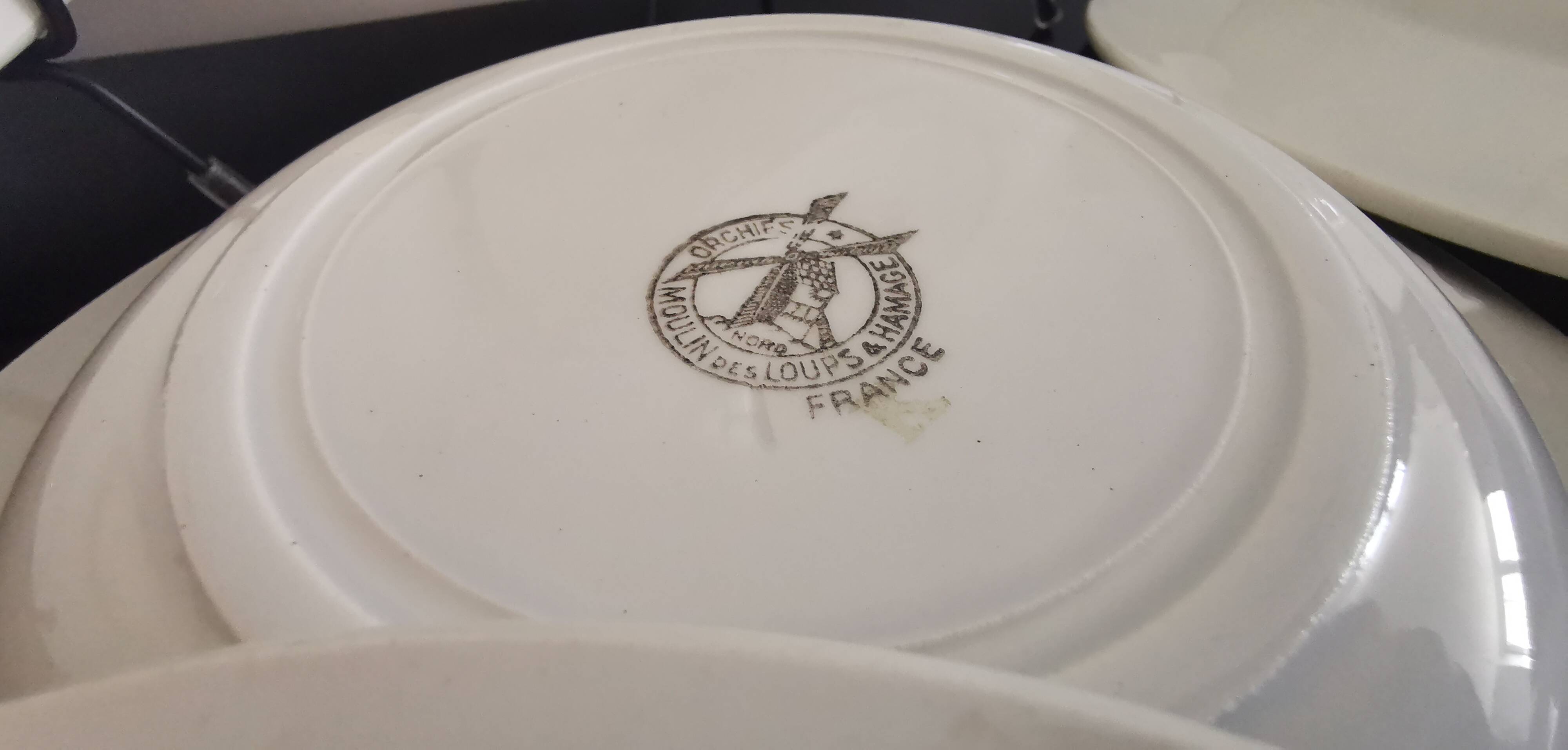 10 deep plates Moulin Des Loups Hamage green border