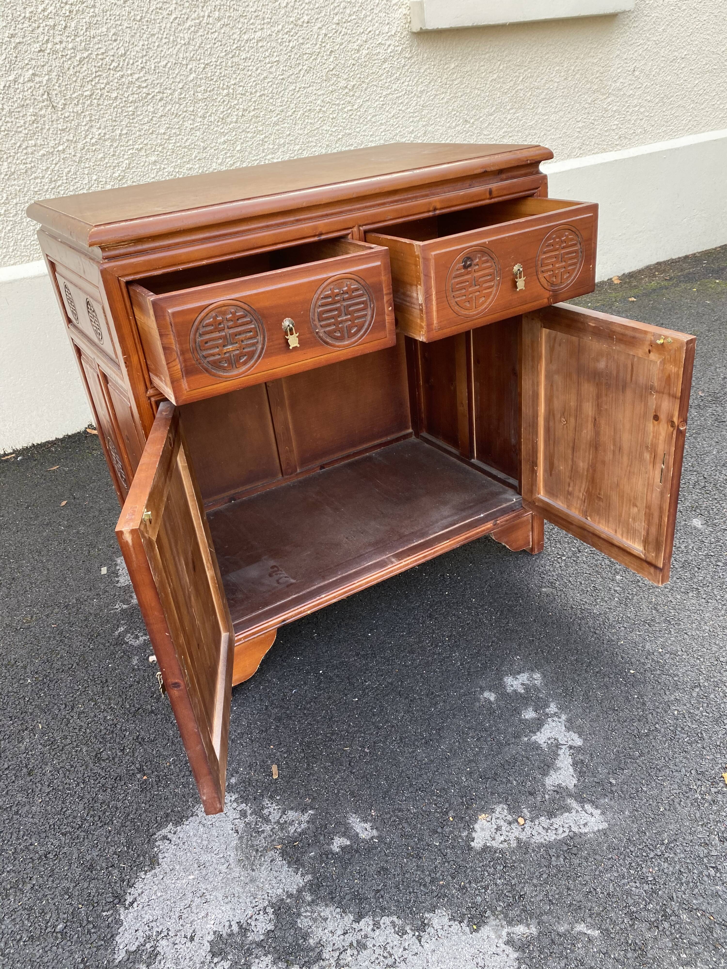 Buffet down chinese décor