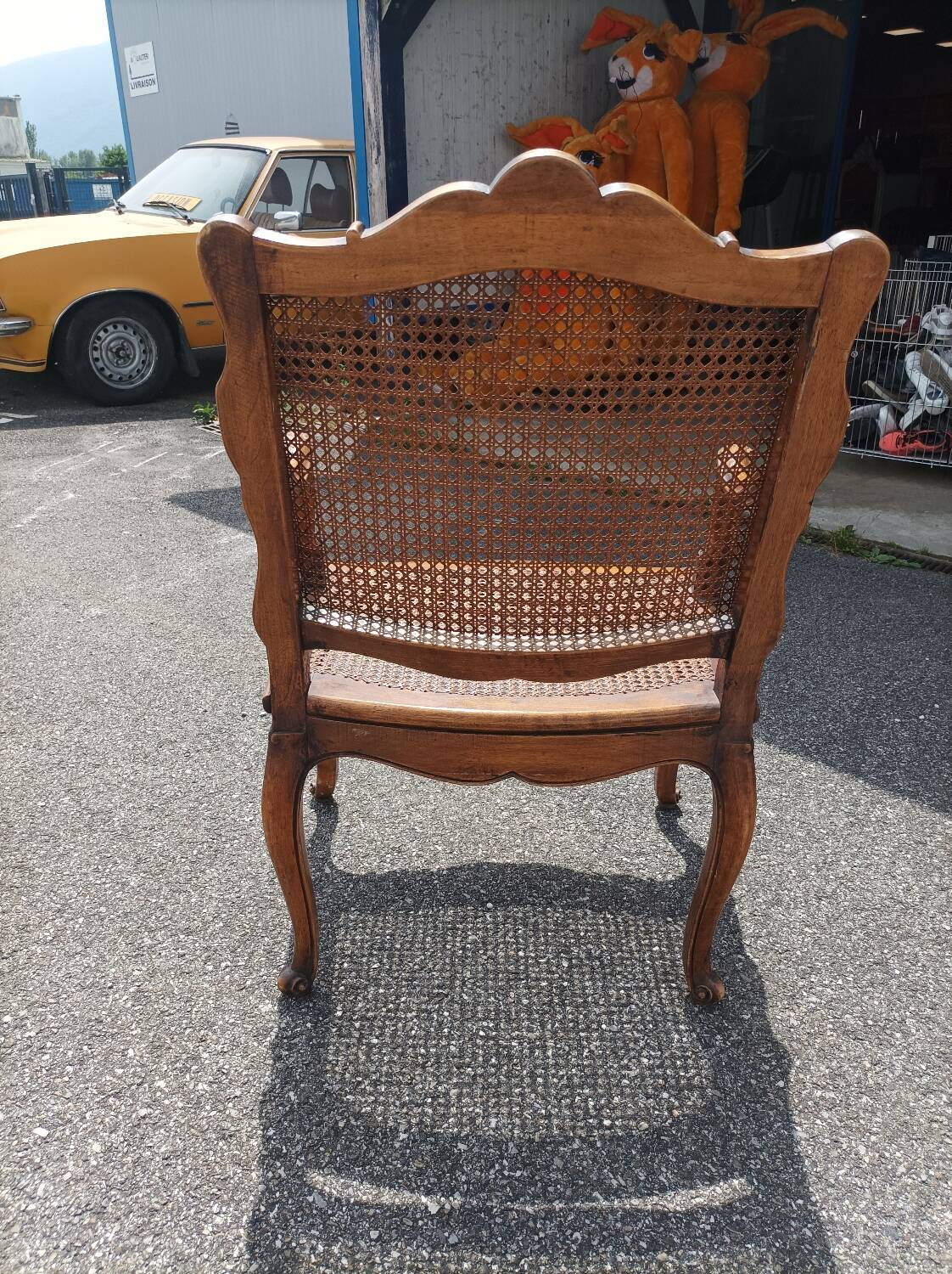 Fauteuil canné sculpté style Régence