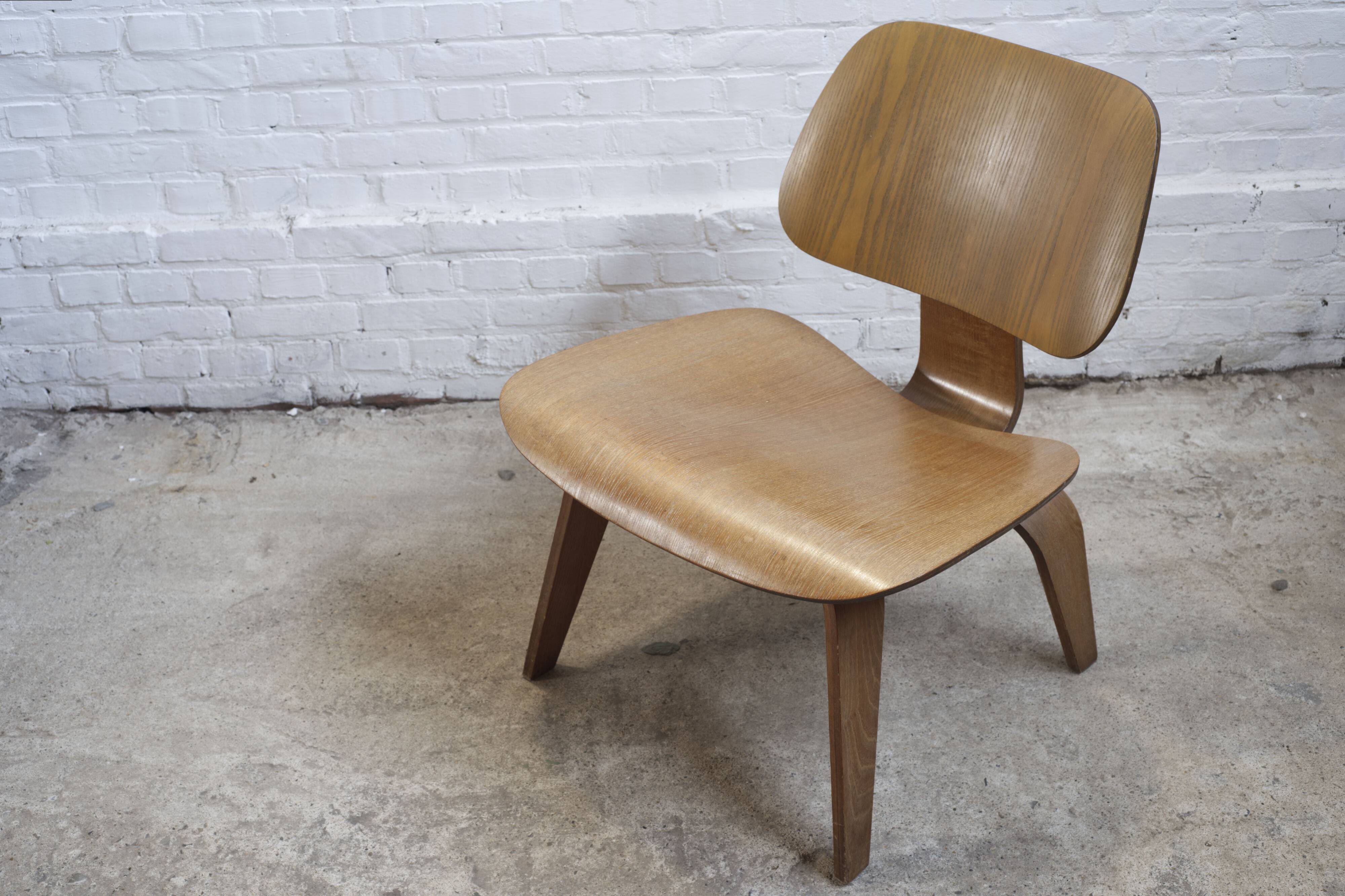 LCW lounge chair in Ash, Charles & Ray Eames, Early Herman Miller
