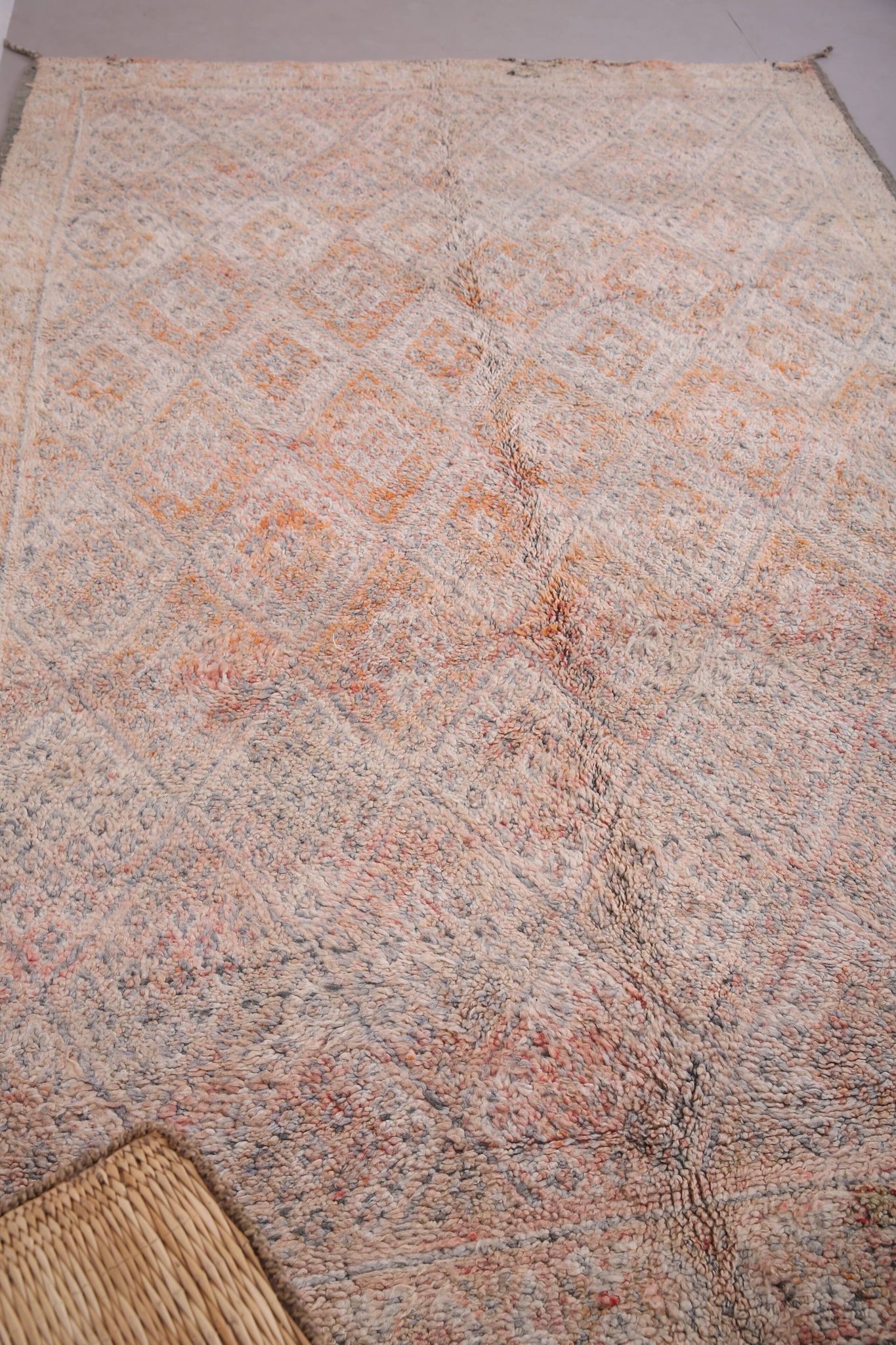 Pale Vintage Moroccan Rug 197 x 306 cm, Berber Wool Rug, Handmade Rug Boho