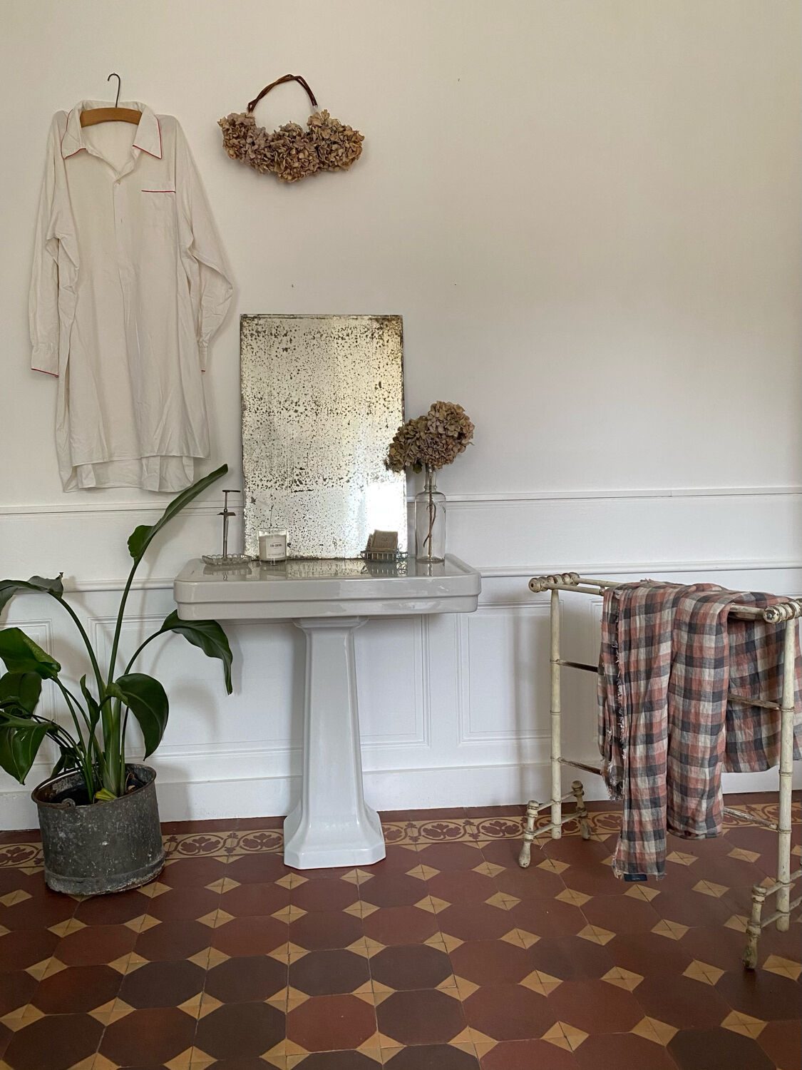 Toilet table
