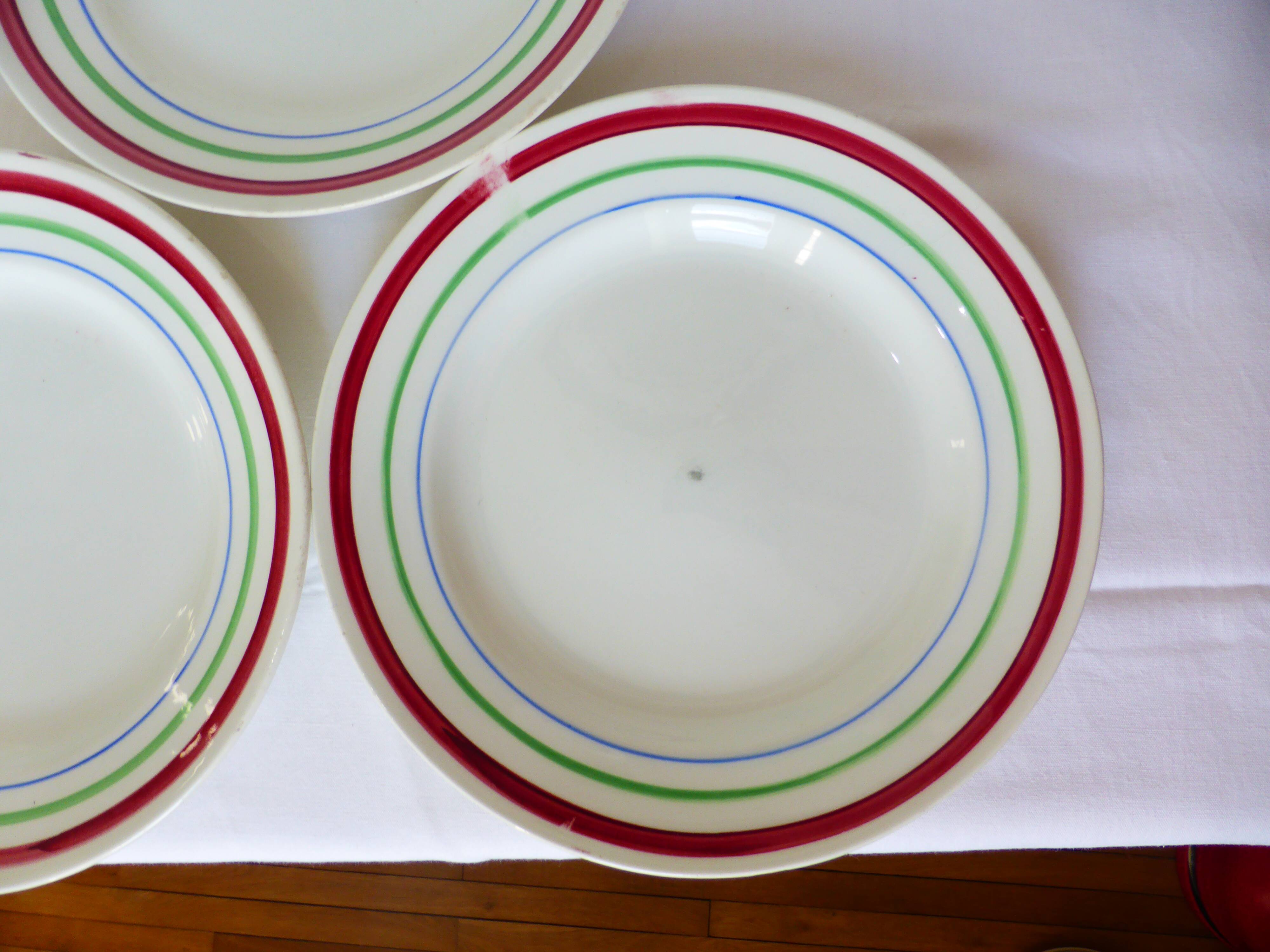 3 vintage porcelain dinner plates 220534