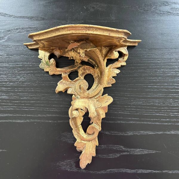 Console dorée style rocaille