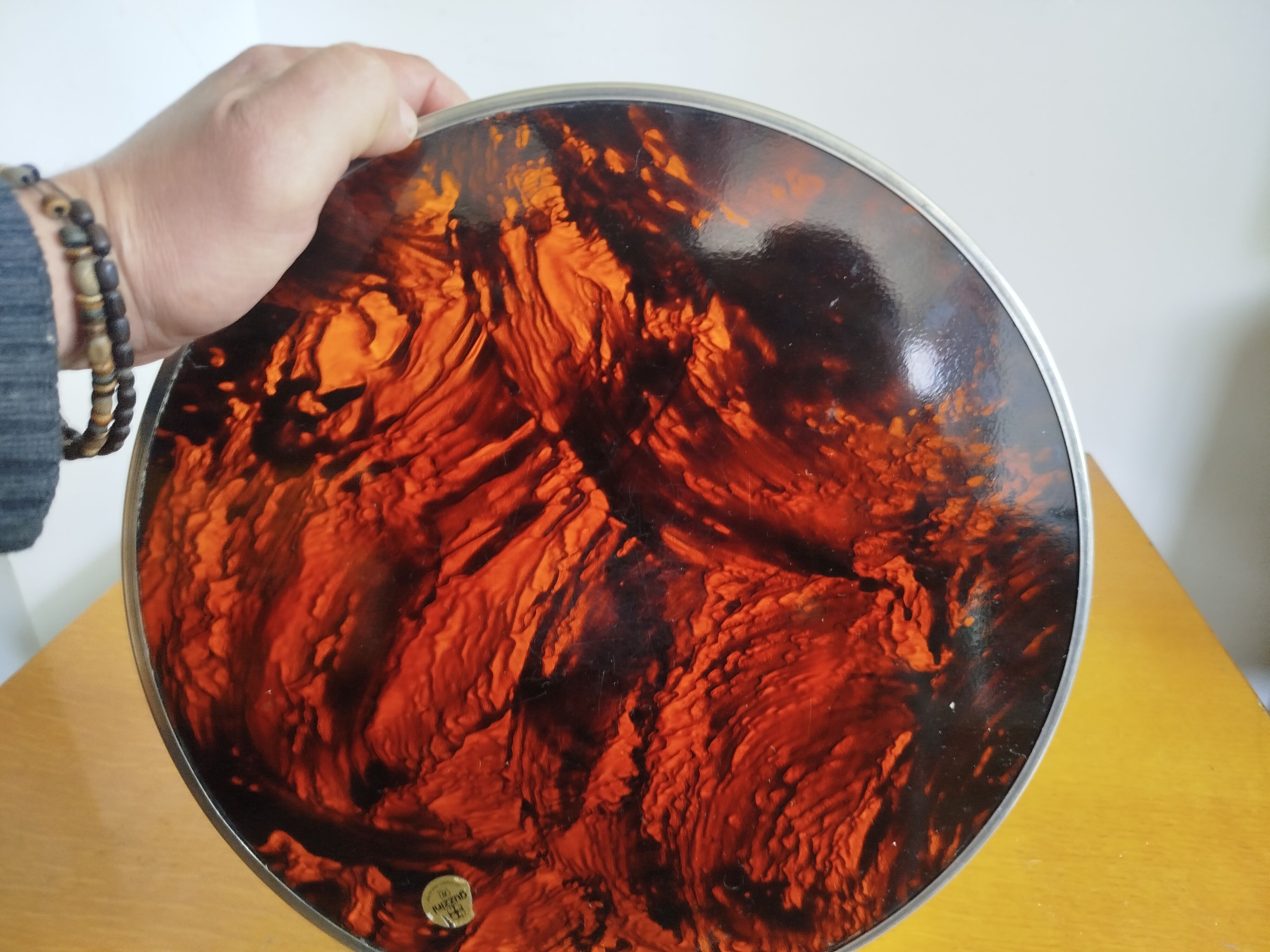 Round vintage Guzzini Lucite tortoiseshell platter 1970s Italian design