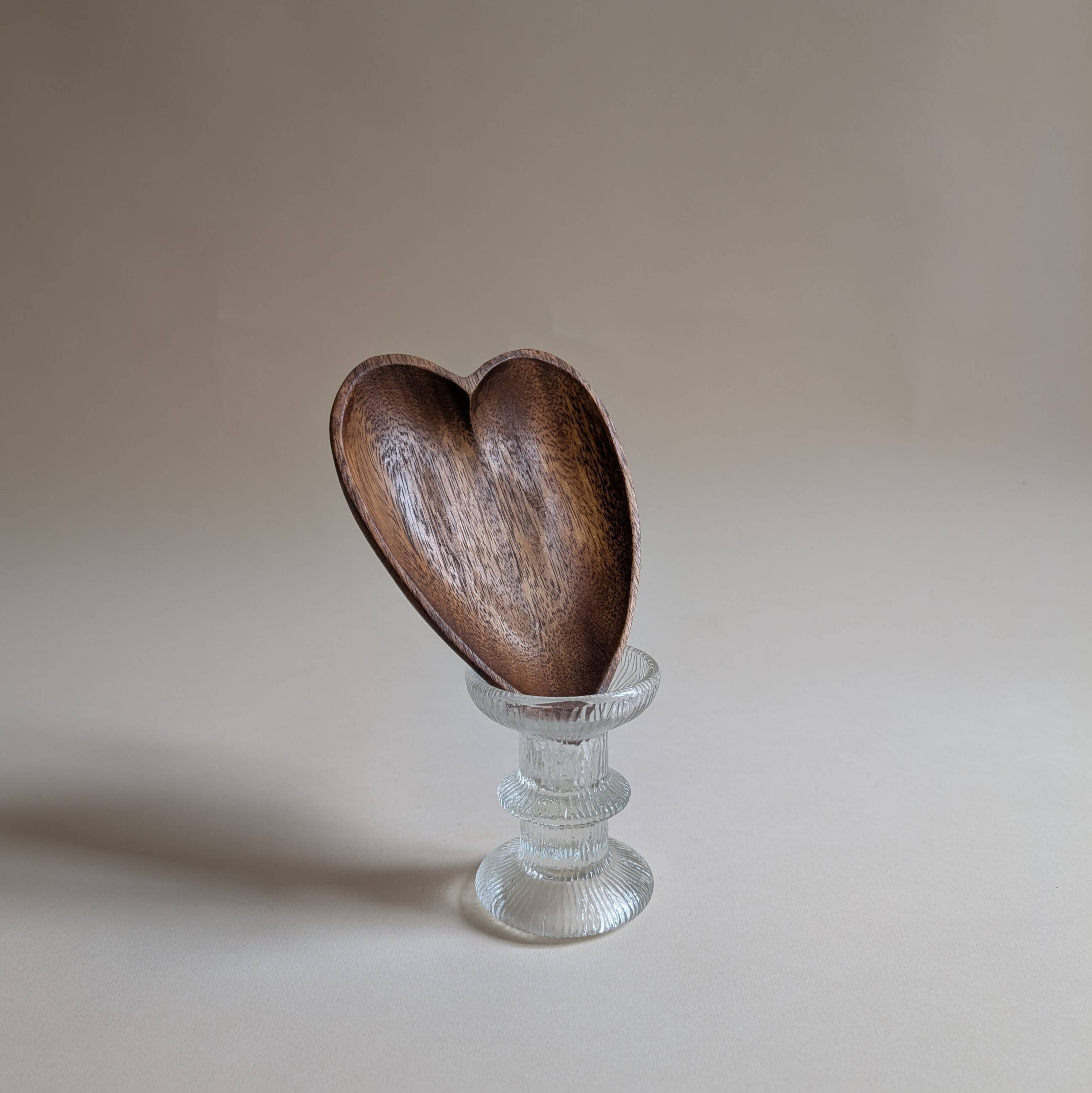 Heart-shaped pocket emptier