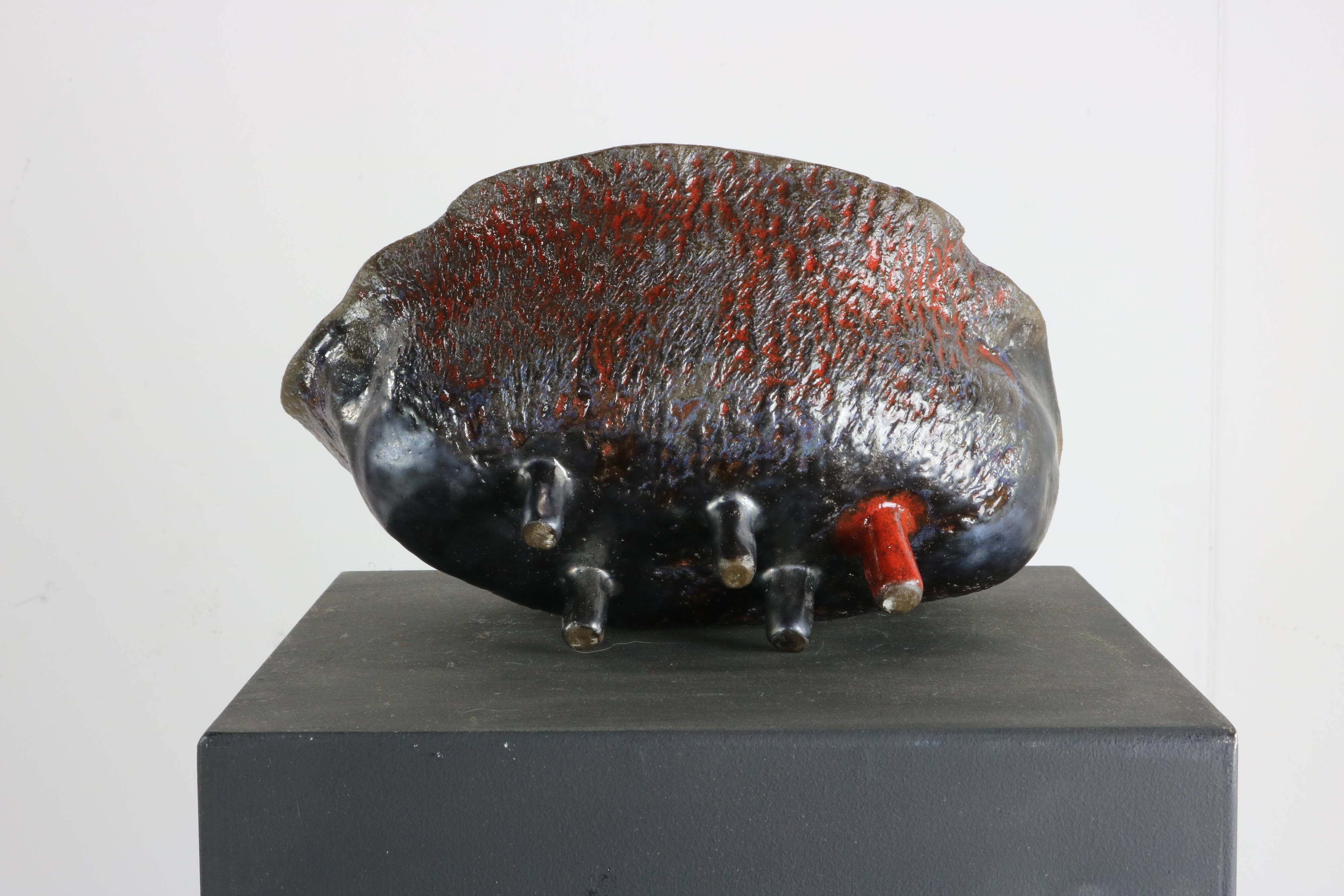Fat Lava oyster bowl with 5th leg in red