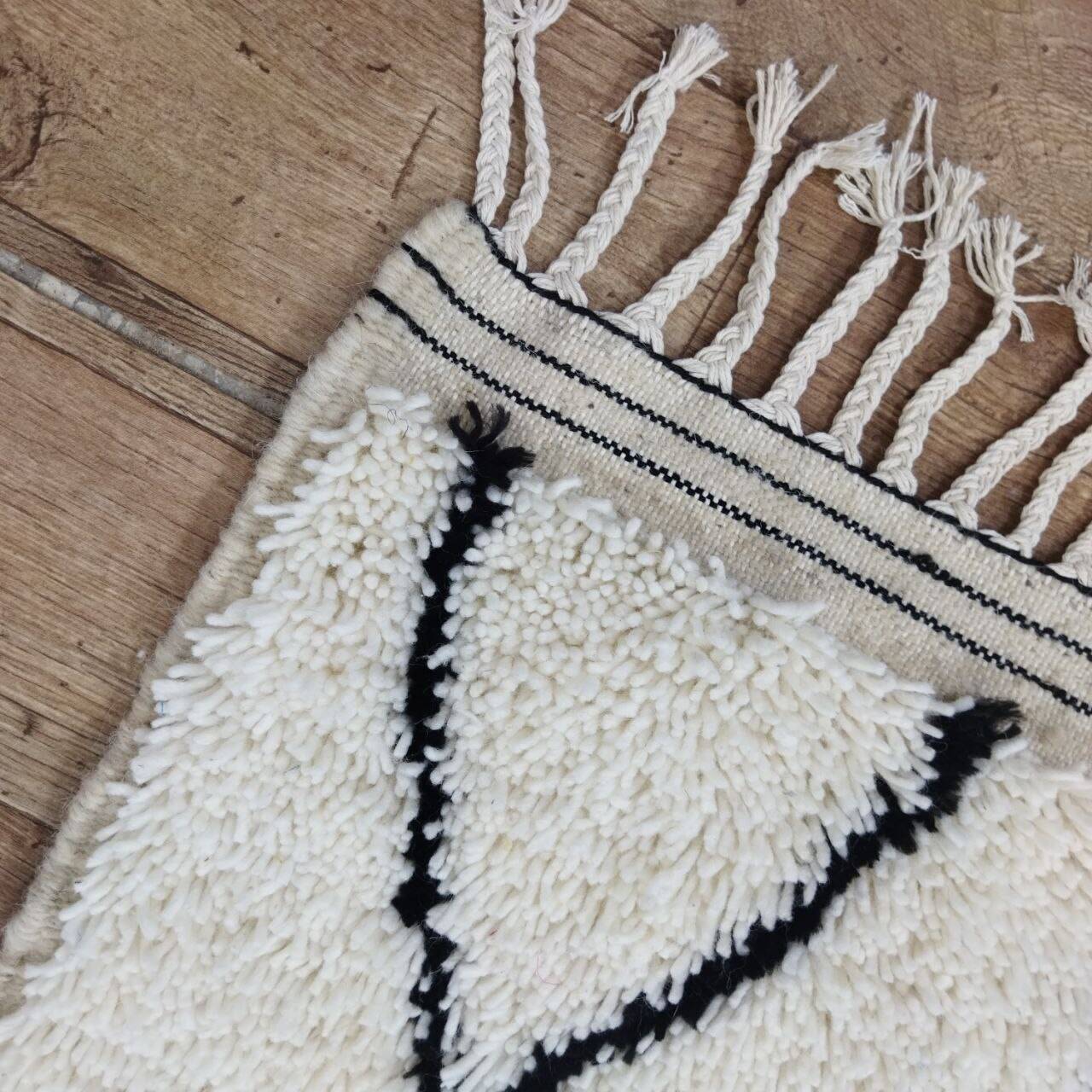 Azilal Berber rug in handmade wool 123 X 68 CM
