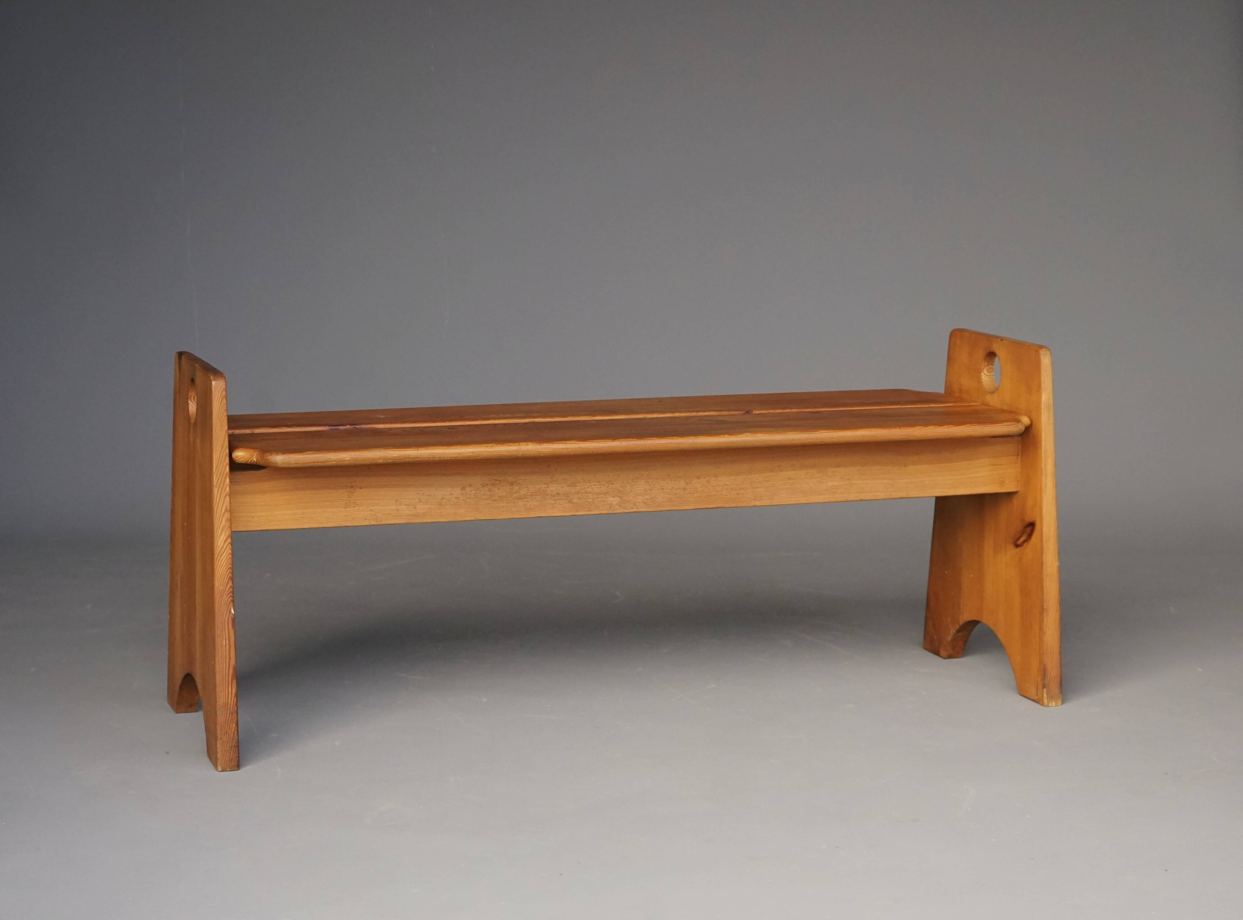 Ensemble de bancs en pin suédois du milieu du siècle par Gilbert Marklund, années 1960