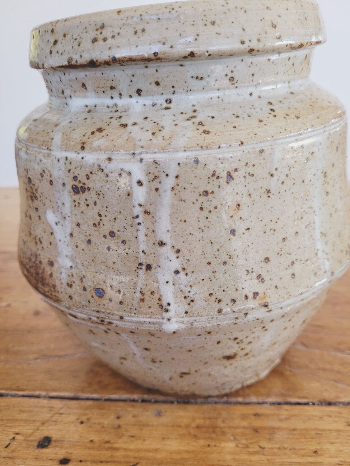 Vase / pot sandstone pyrity