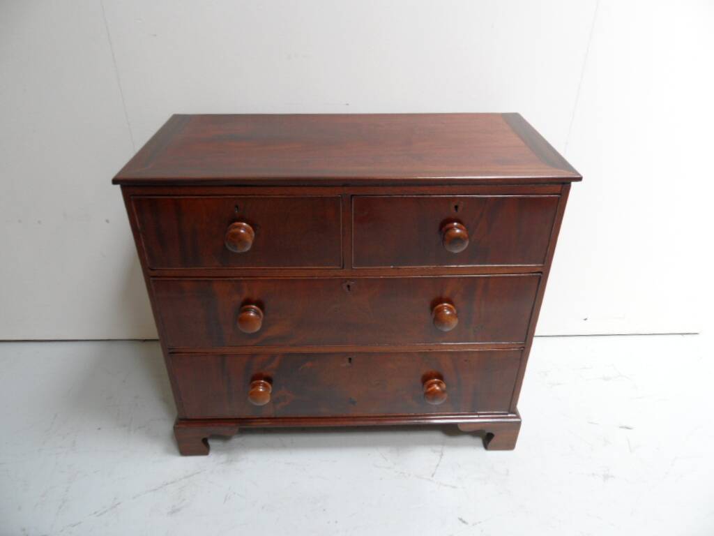Commode en acajou antique
