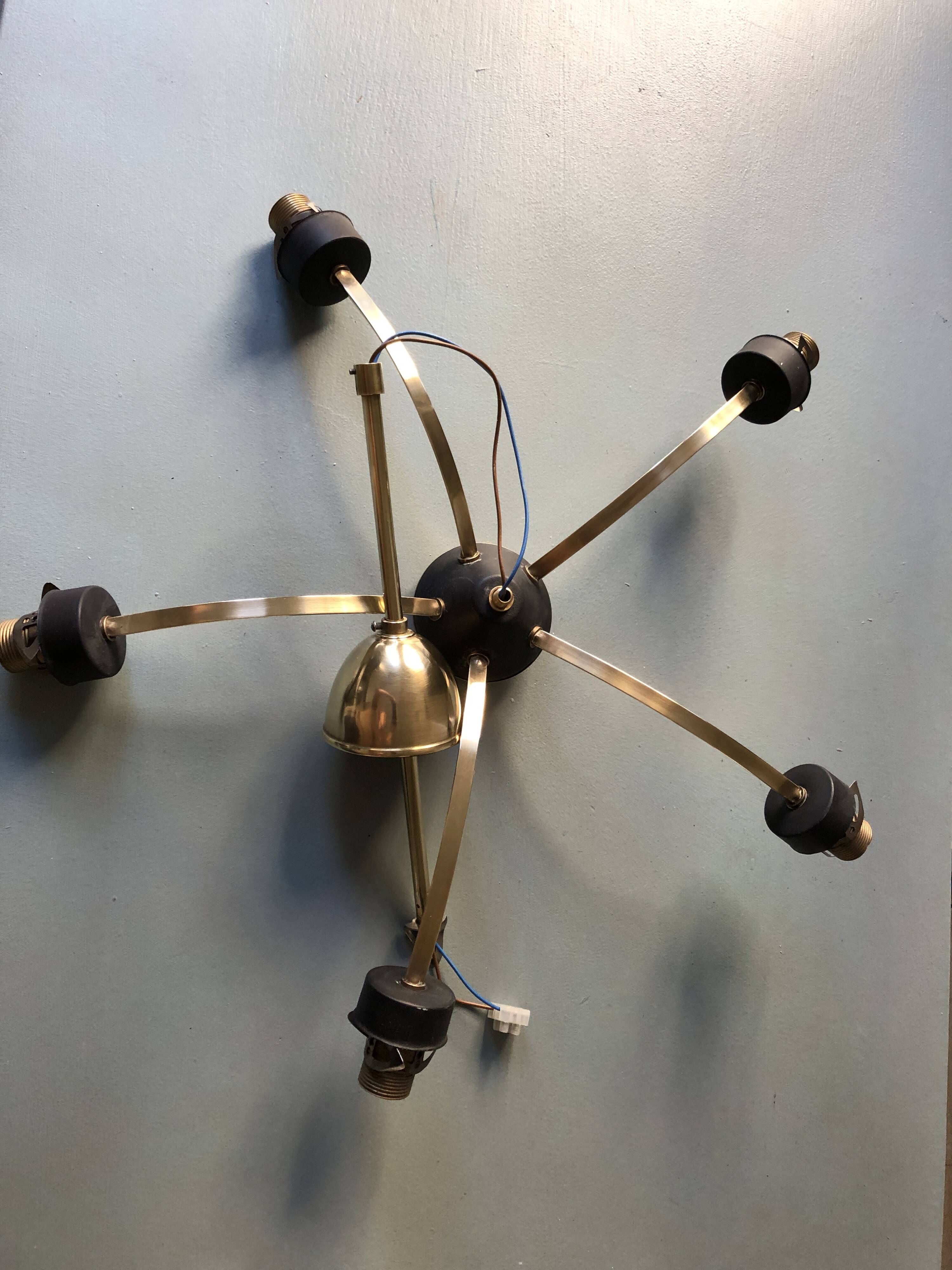 Lustre with 5 branches from the 1960s - 1970s in solid brass and black metal.