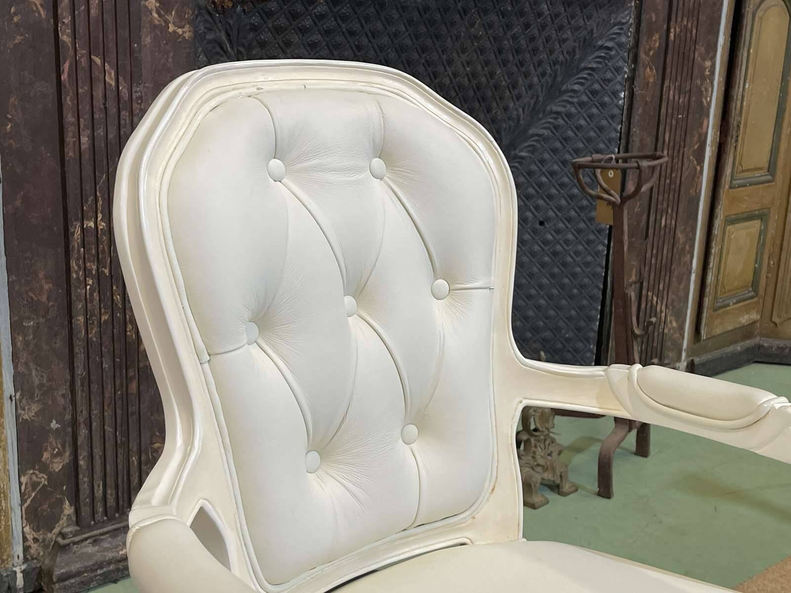 Fauteuil cabriolet de style Louis XV moderne