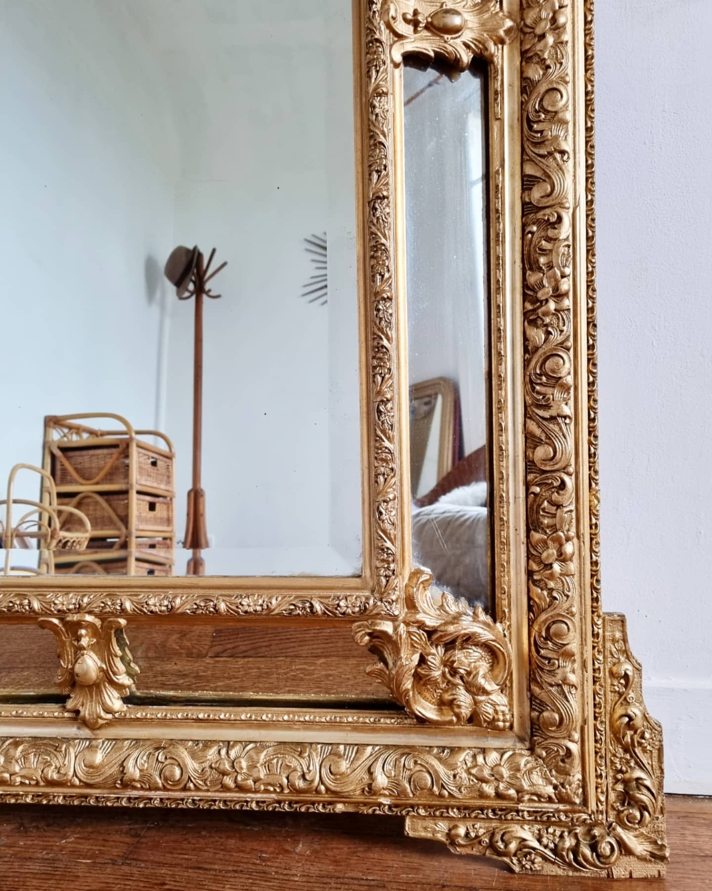 Antique mirror in Parecloses