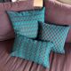 Housse de coussin Kachin bordeaux et turquoise (RIDA)