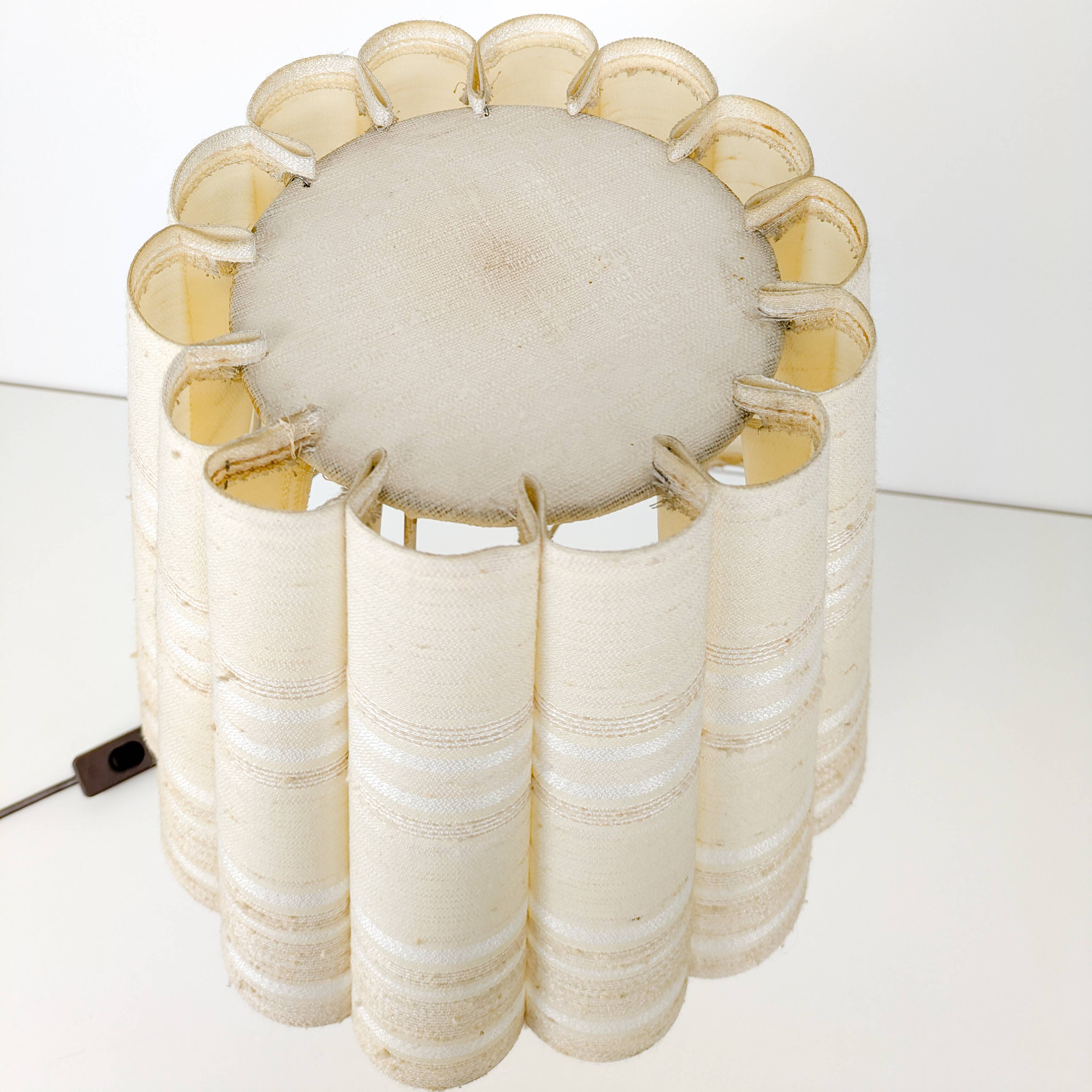 Lampe de chevet Mid Century Pied en bois massif Veinure Abat-jour courbe rose blanc brun foncé Struc