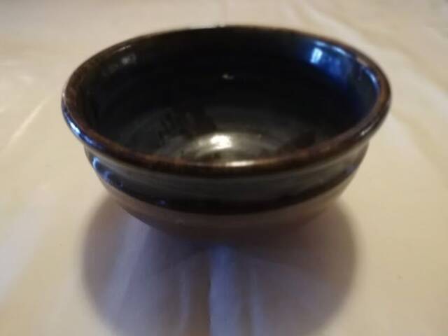 Enamelled ceramic cup