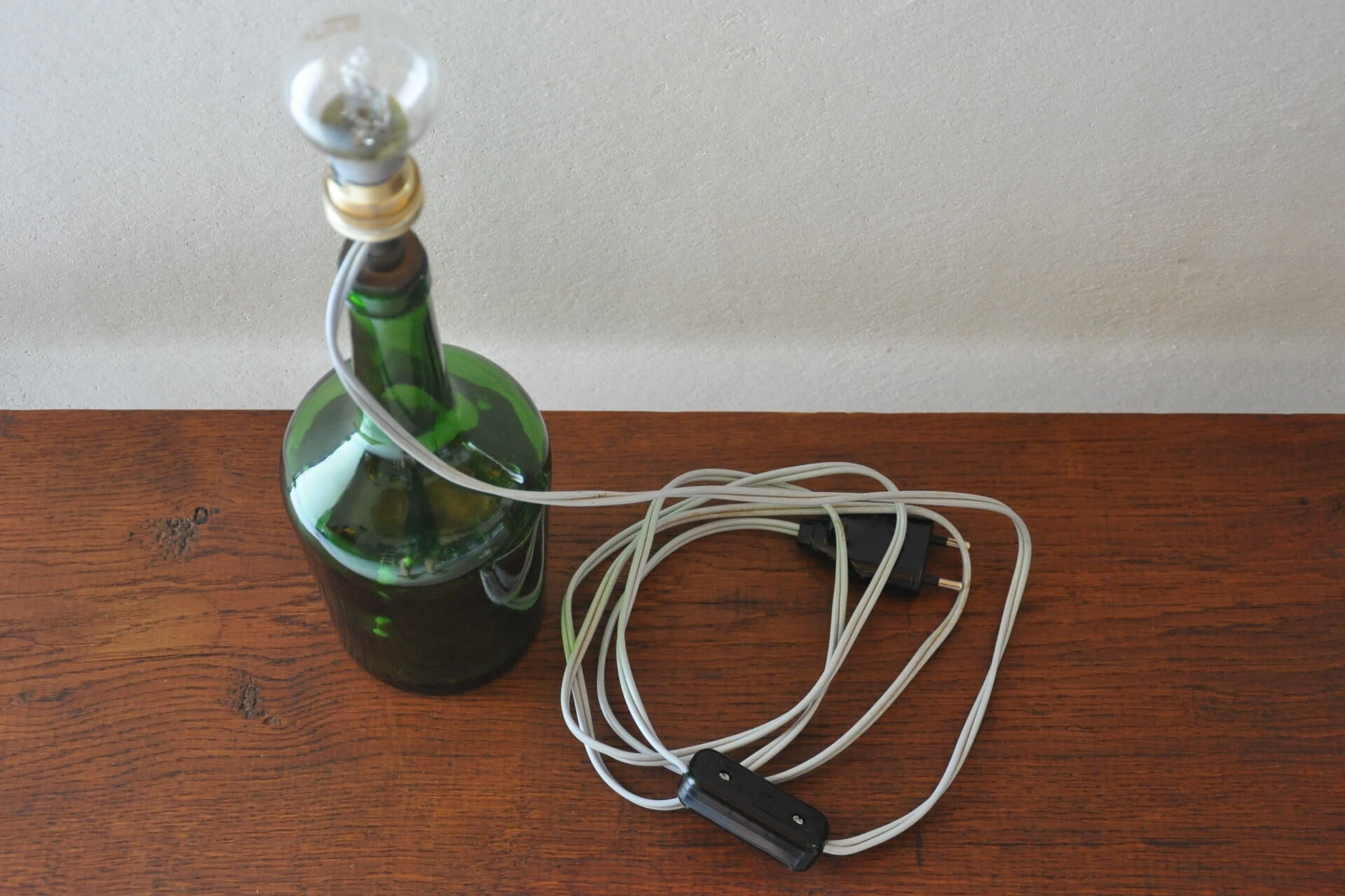 Lampe bouteille en verre vert