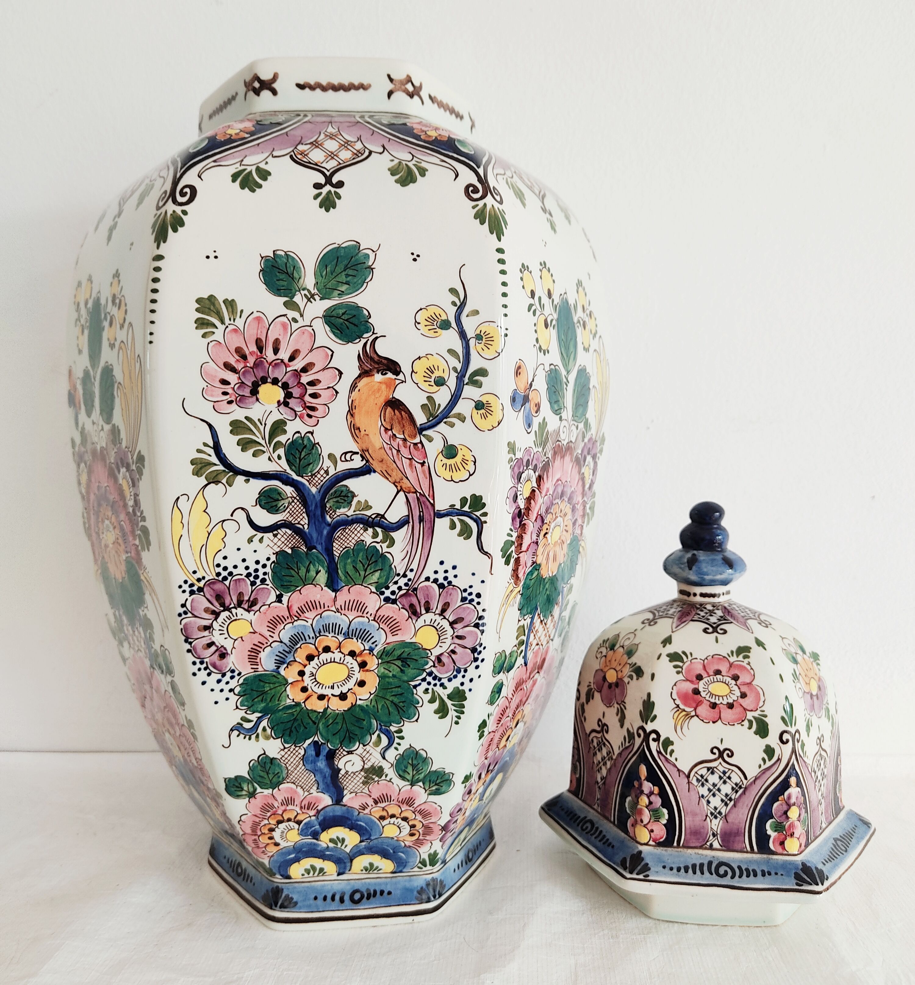 Delft potiche vase polychrome parakeets decoration