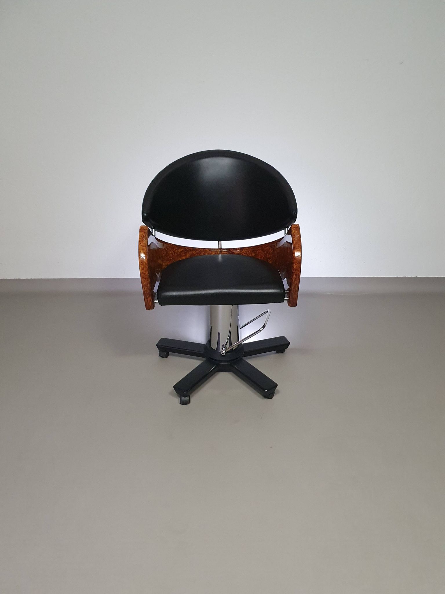 4 chaises de barbier italiennes des années 80, réglables en hauteur