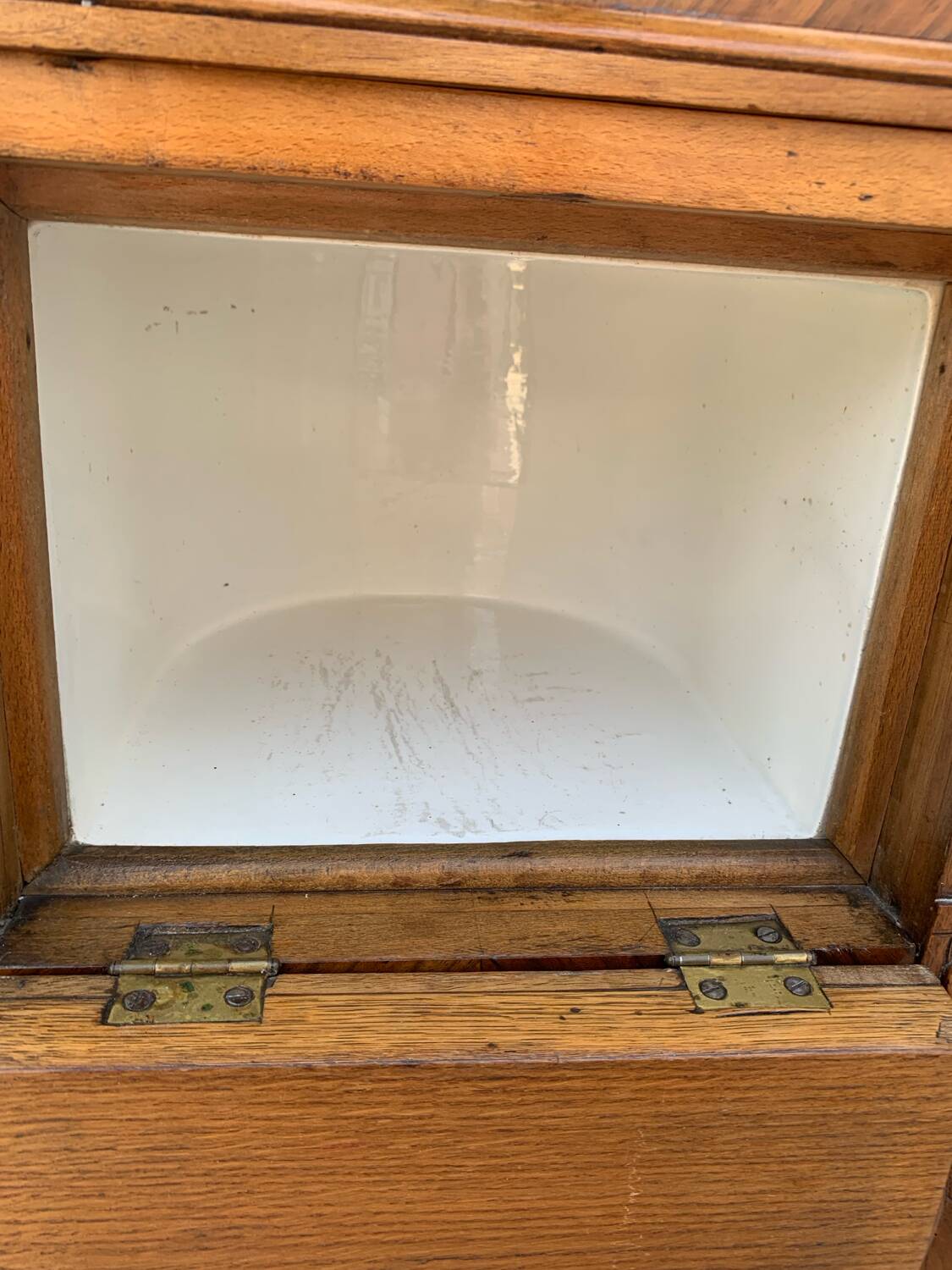 Louis XV bedside tables in beige marble