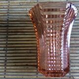 Vase en verre rose