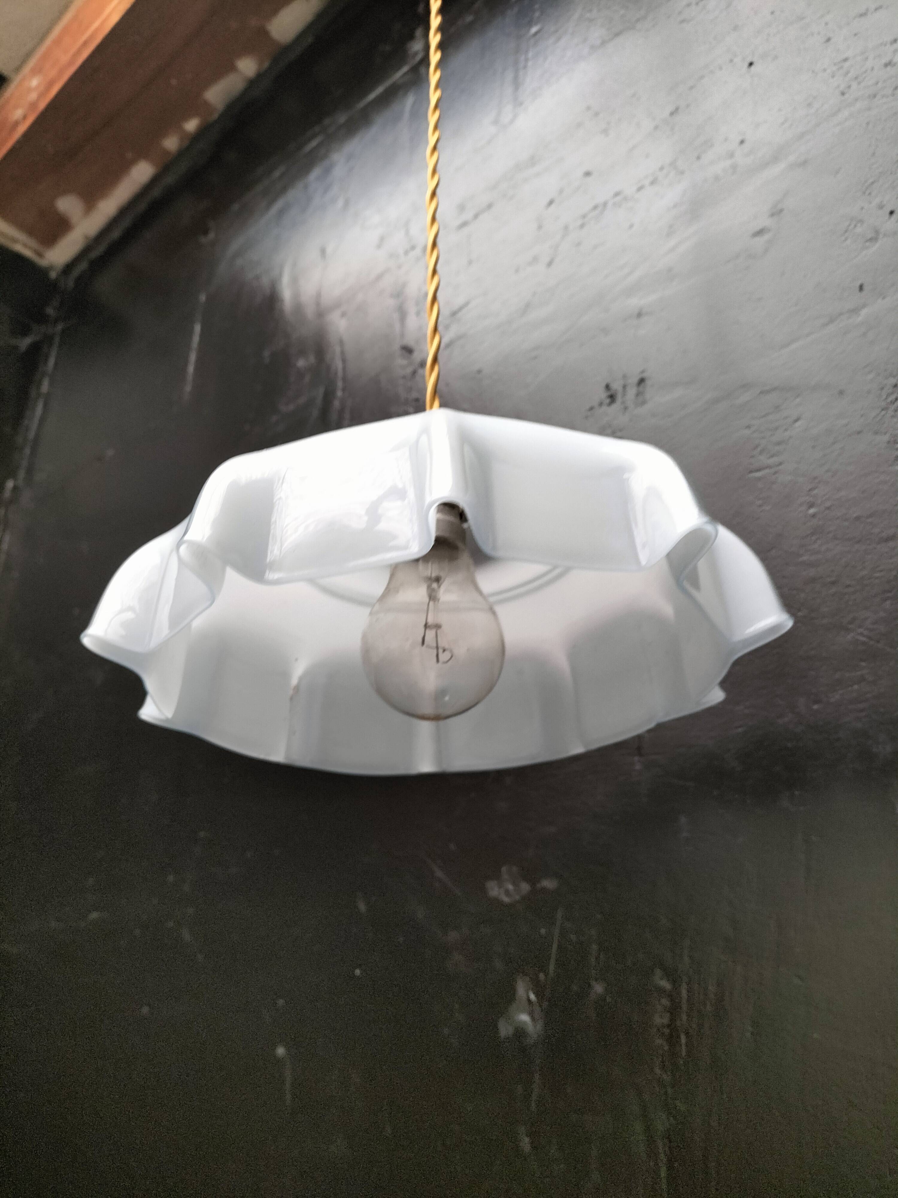 Blue opaline suspension