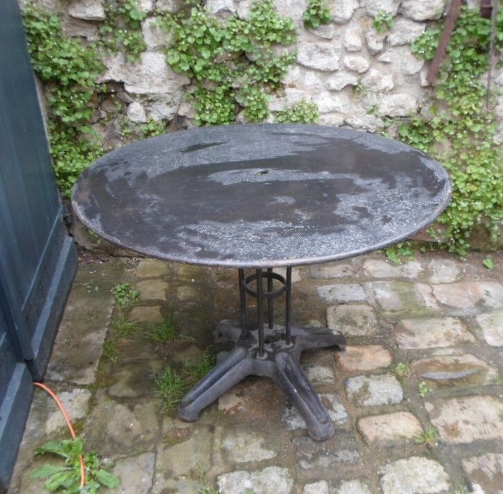 Round metal table