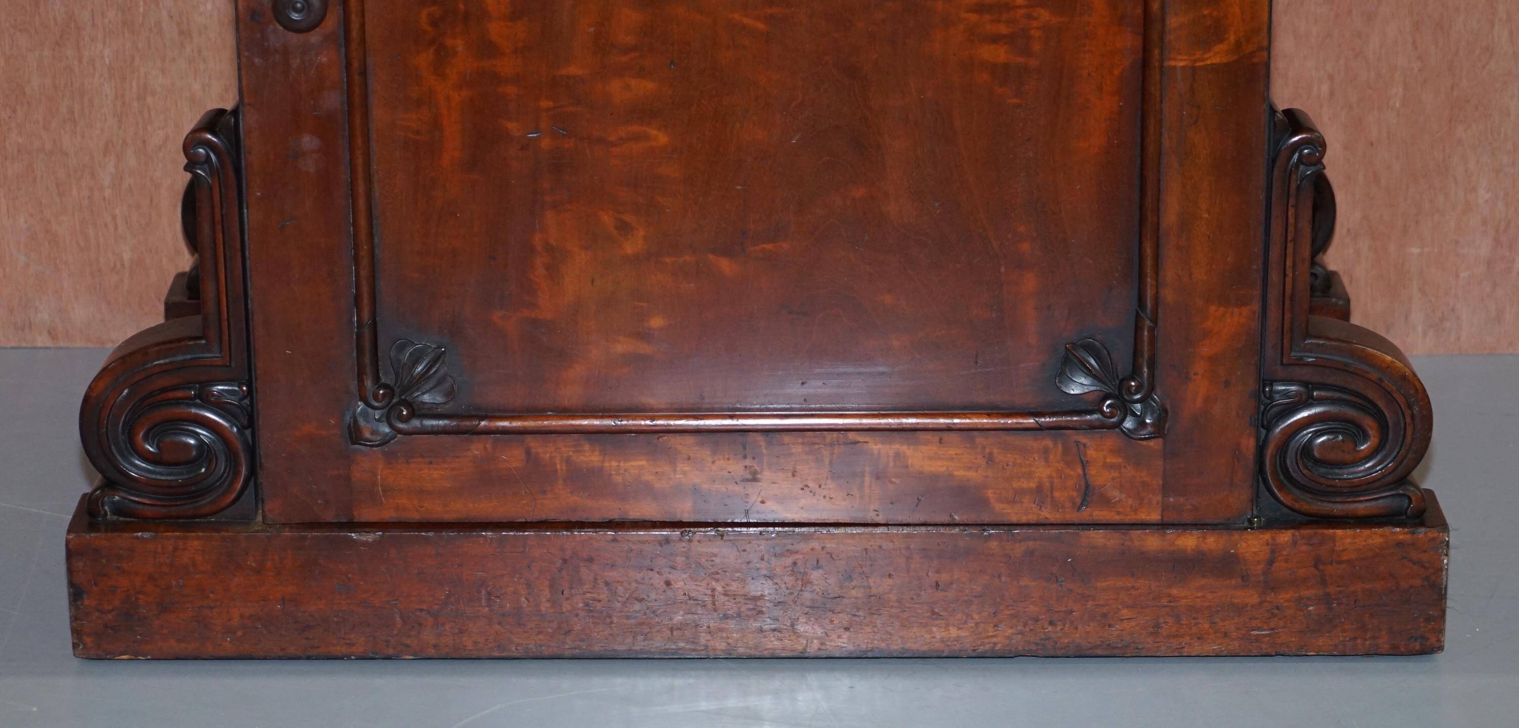 Buffet William IV in carved Cuban hardwood, circa 1830.