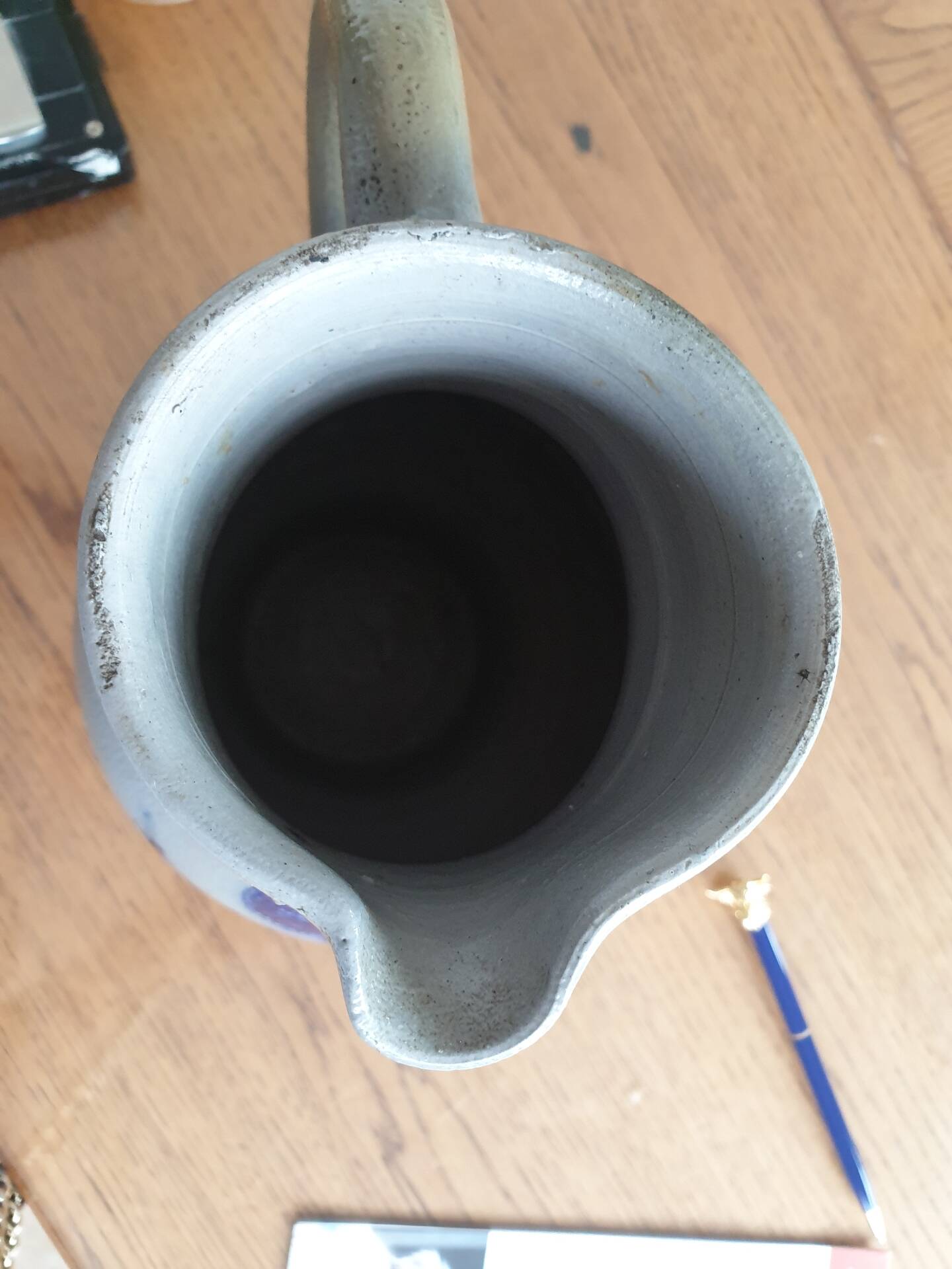 Grey carafe email decoration