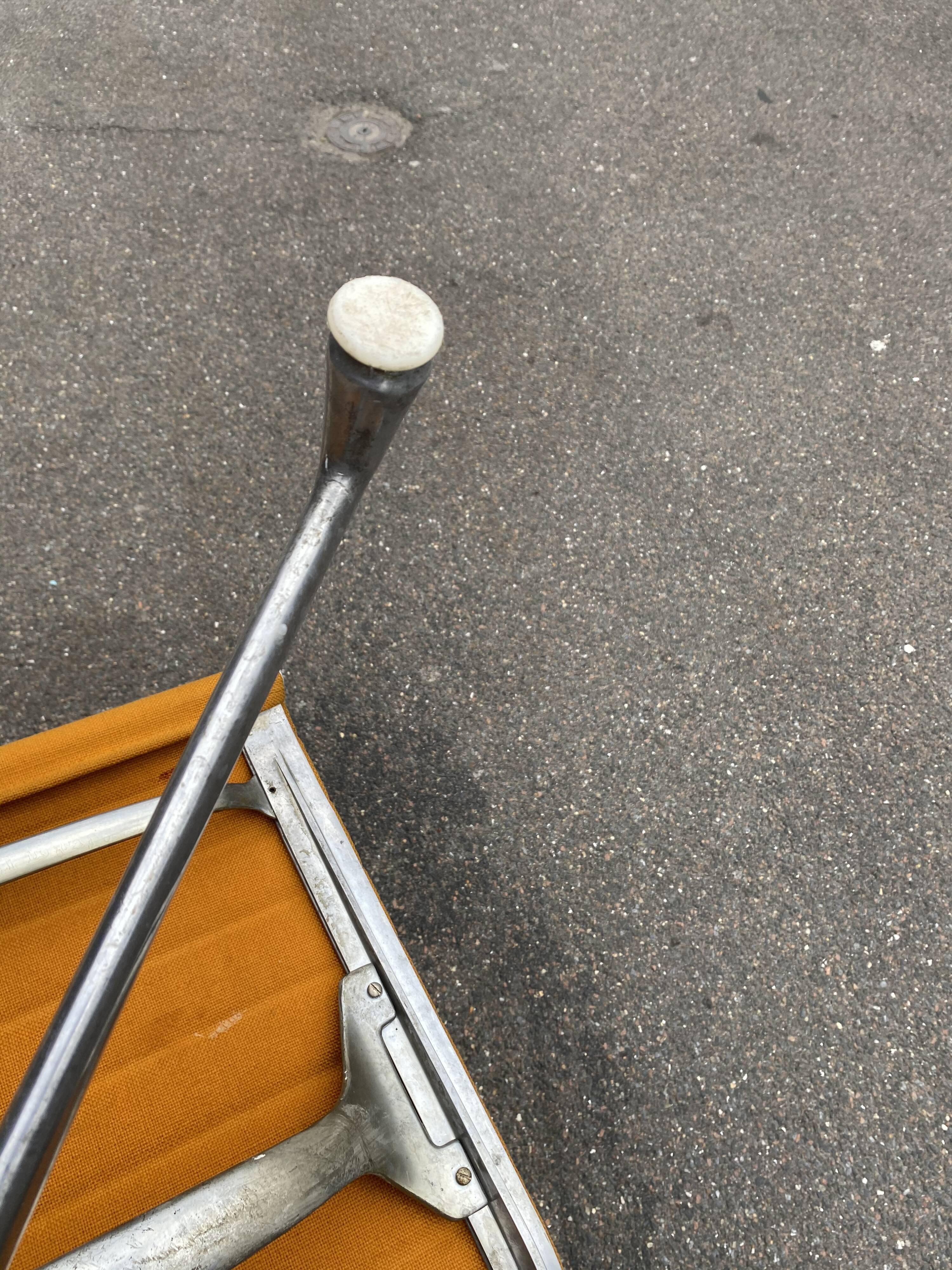 Eames design armchair, Hermann Miller edition, Aluminium Group series