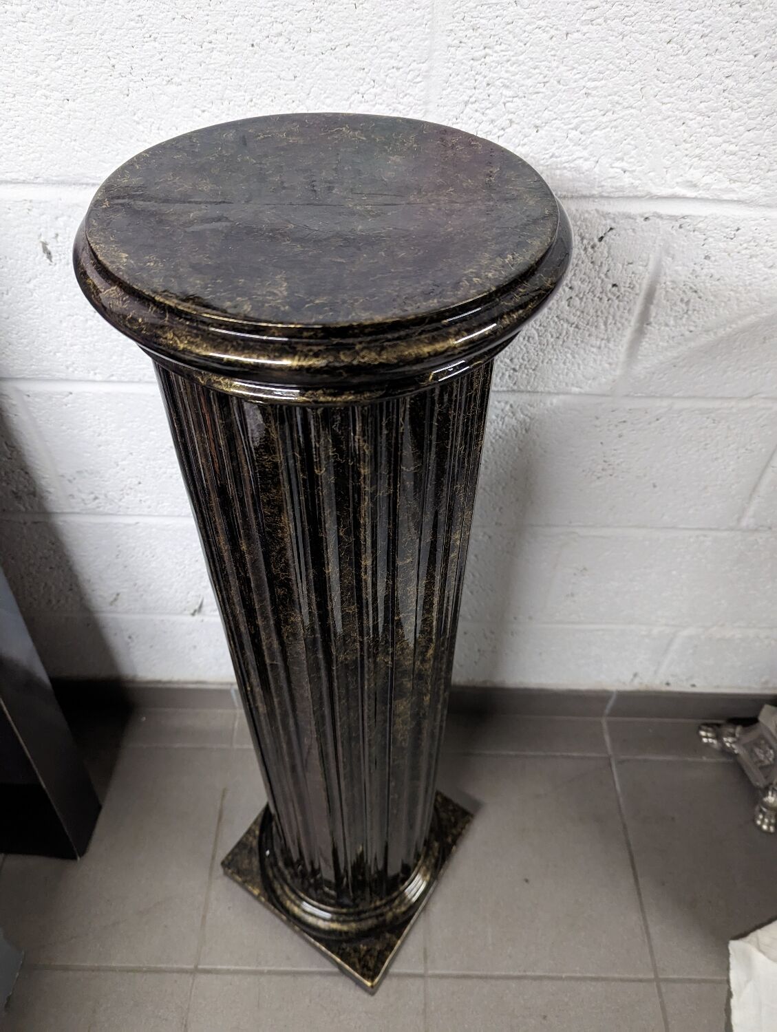 Marble effect column