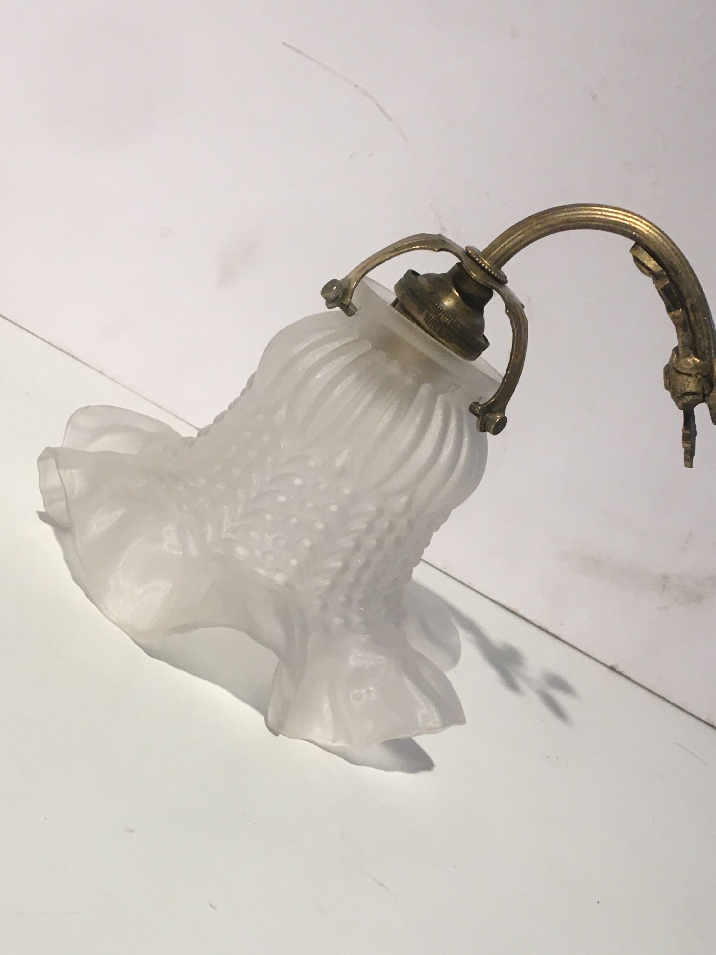 Brass Art Deco tulip sconce