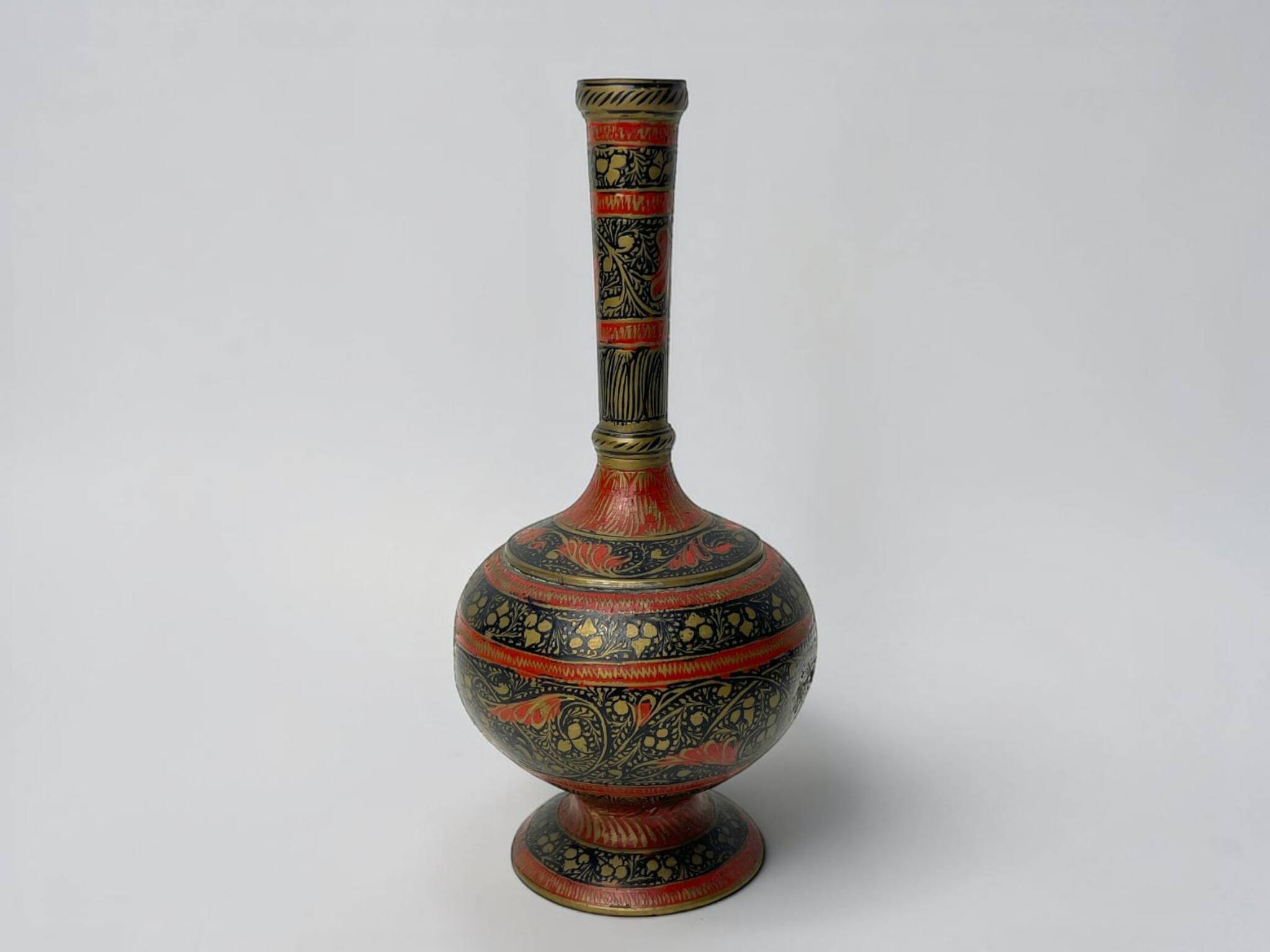 Orient, petit vase en cloisonné début XXème
