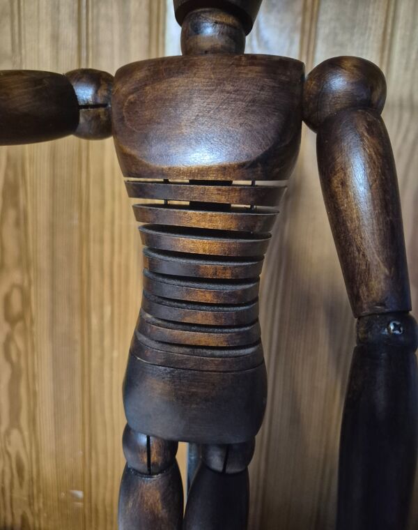 Mannequin d’artiste articulé ancien en bois